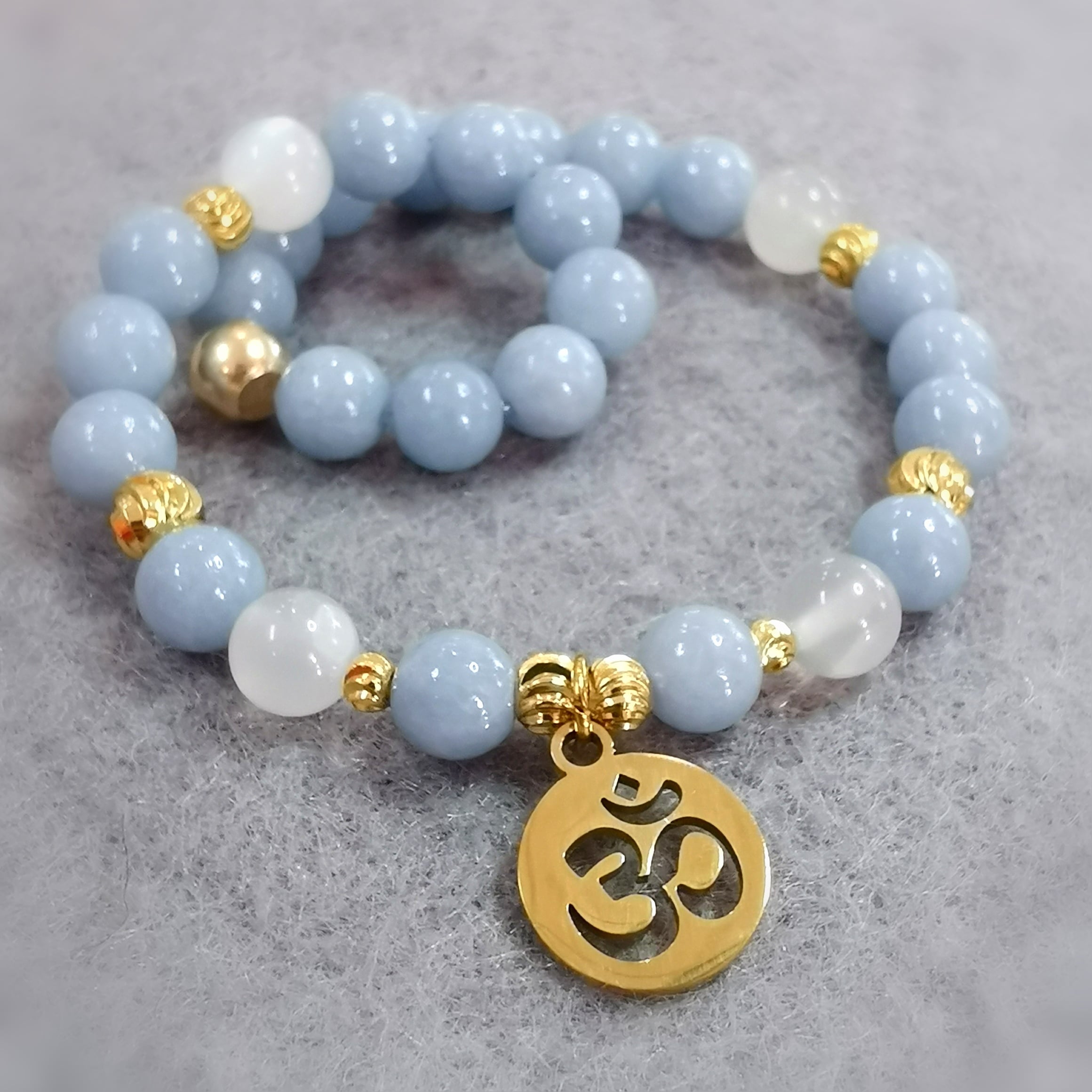 🕉️ Mondstein & Angelit OM Karma Edelstein Armband – geweiht für Frieden & innere Harmonie