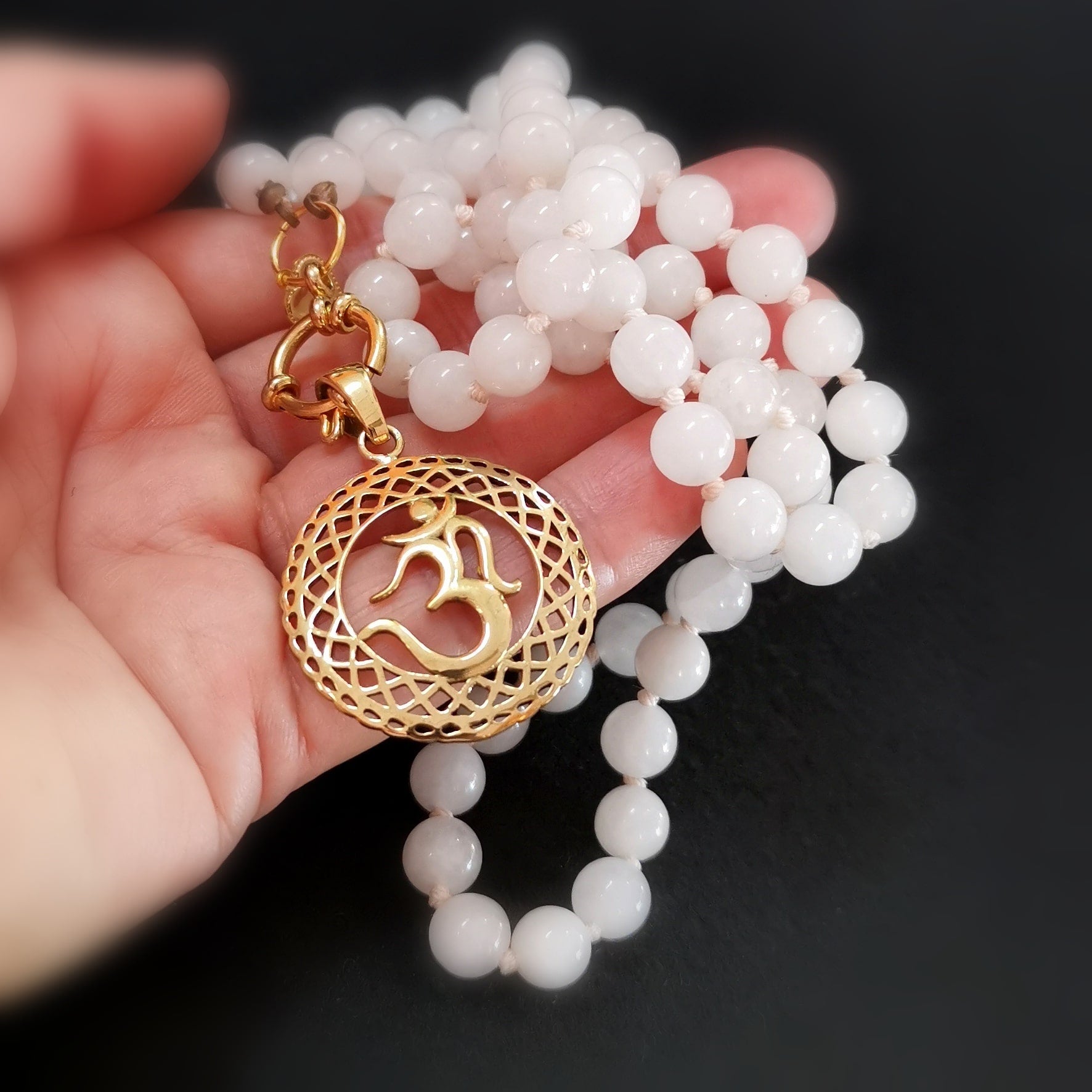 🕉️ Lange Rosenquarz Karma Kette mit OM Charm – geweiht für Liebe, Harmonie & spirituelle Tiefe