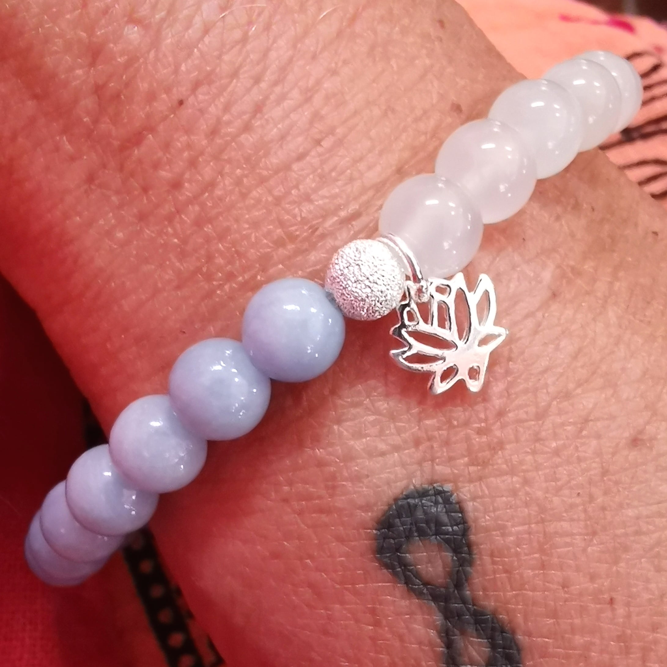 Mondstein & Angelit Lotus Karma Edelstein Armband – geweiht für Harmonie, Schutz & Sein