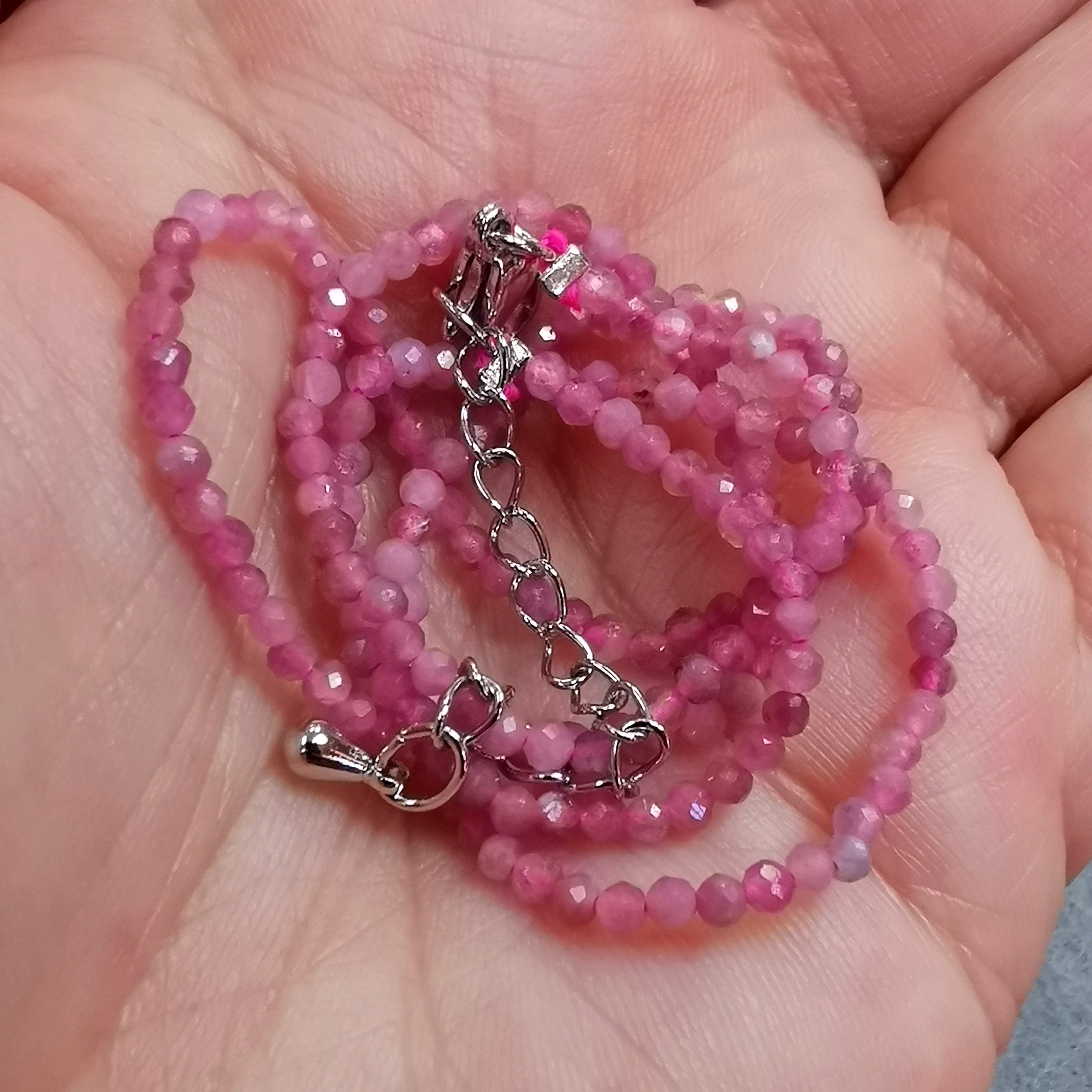 Rosa Turmalin Heilstein Edelstein Chakra Kette 2 mm – geweiht für Liebe zum Leben & Herzenskraft