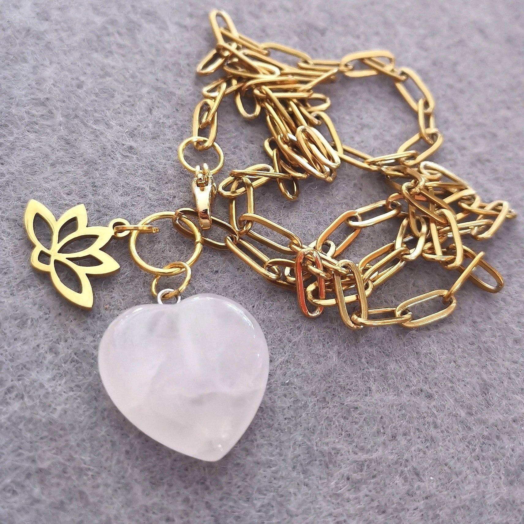 Rosenquarz Herzchakra Karma Kette – Lotusblüte & Gold Edelstahl
