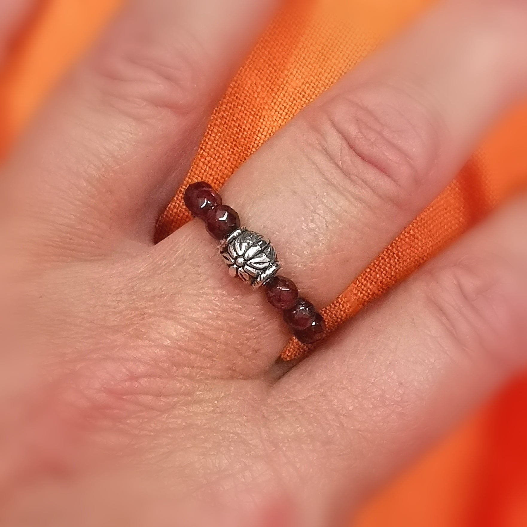 Granat Edelstein Ring – elastisch, geweiht für ewige Liebe & innere Stärke