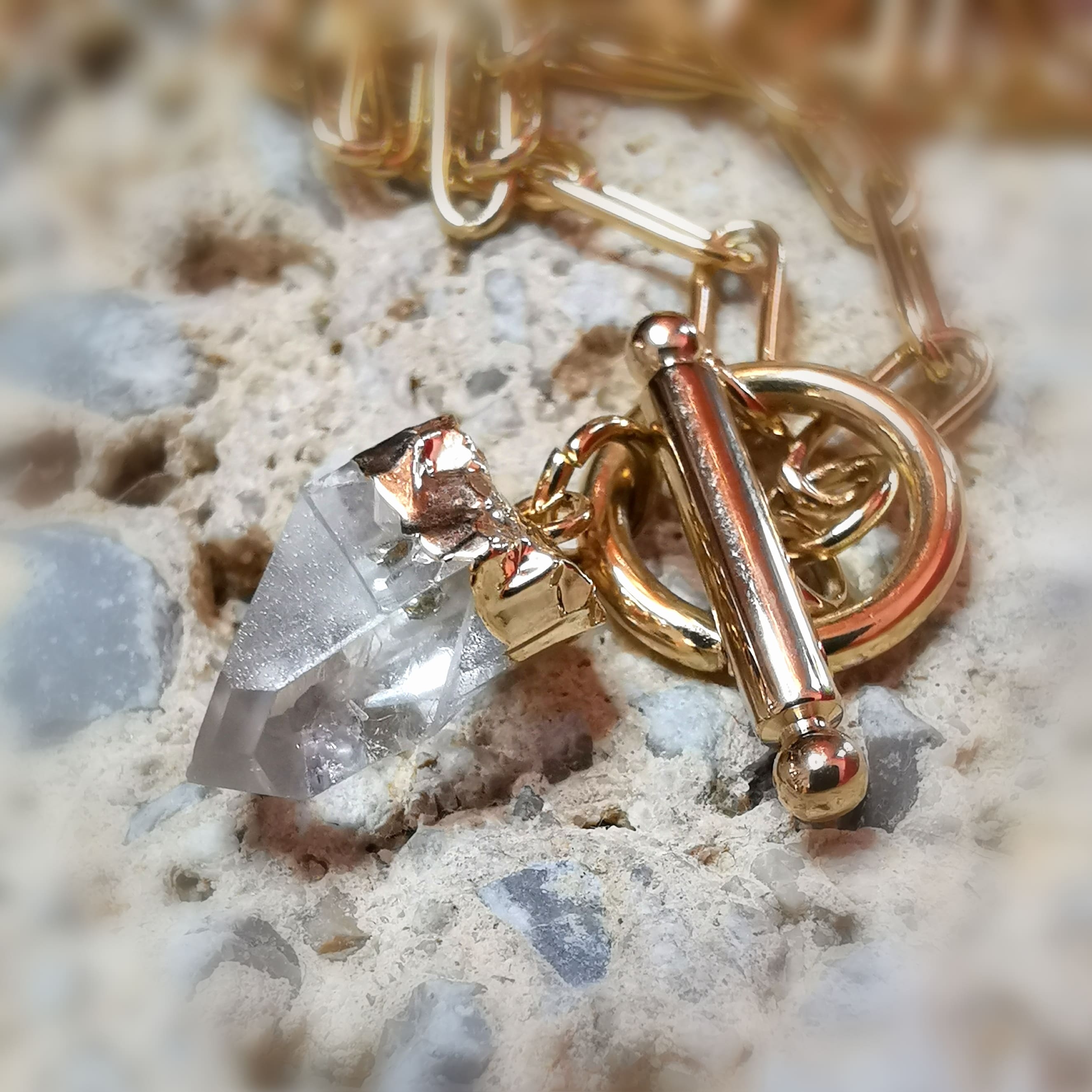 Bergkristall Edelstein an Gold Edelstahl Karma Yoga Kette – für Klarheit & Bewusstsein