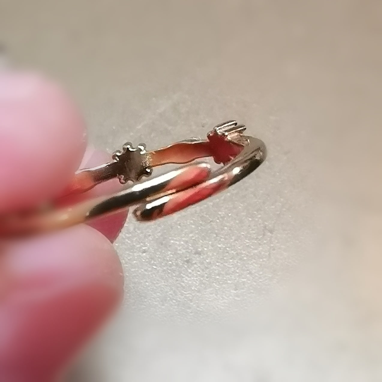 Gold Edelstahl Zirkon Ring – lichtvoller Glanz & innere Stärke, geweiht
