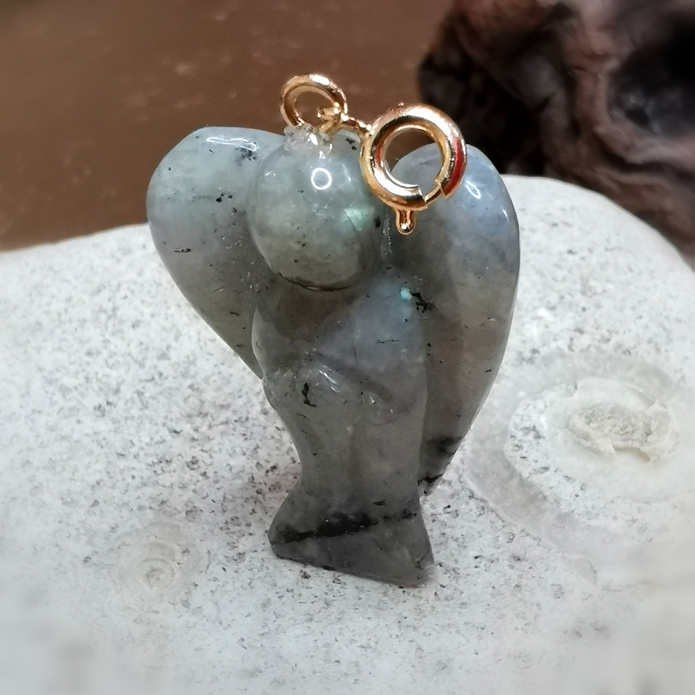 Engel der Inspiration – Labradorit Edelstein Anhänger, geweiht für Mut & Schutz