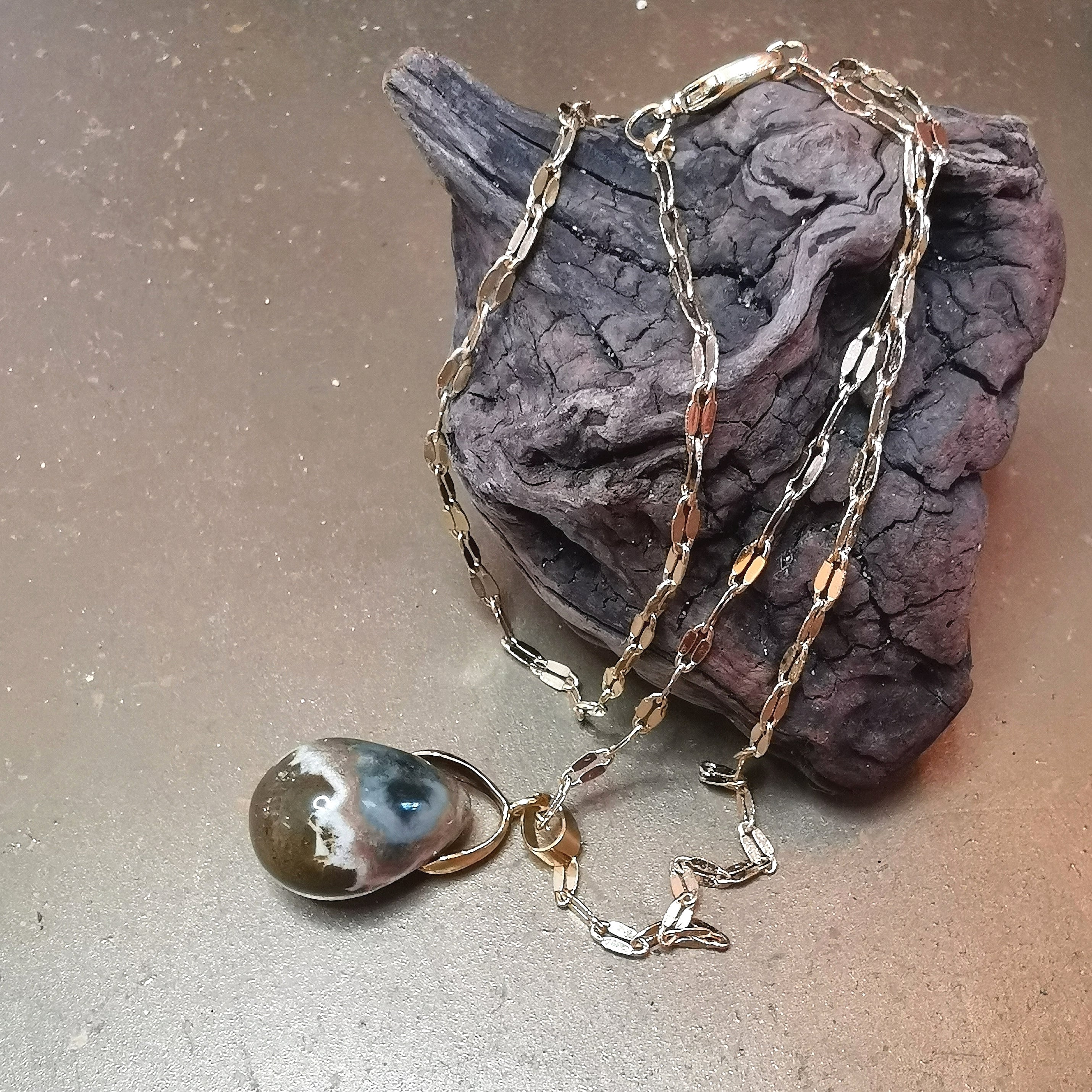Ozeanjaspis Edelstein Kette Gold Edelstahl – geweiht für Ruhe, Kraft & Lebensfreude