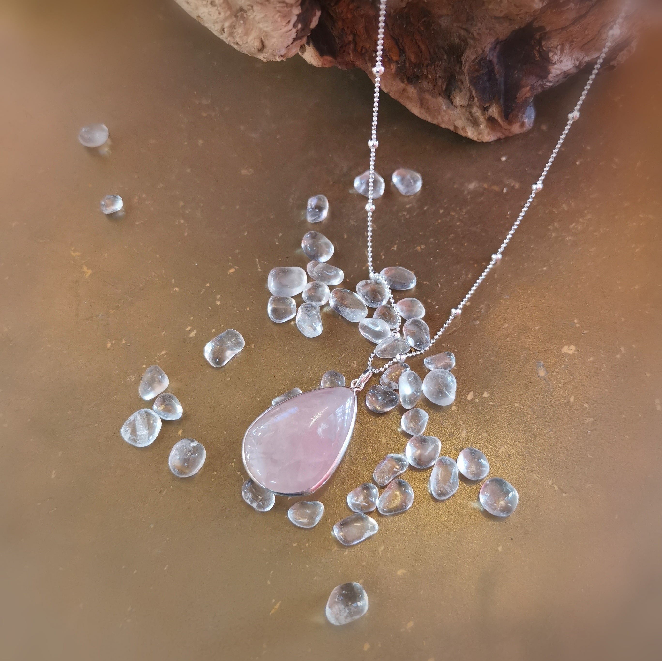 Rosenquarz Tropfen Edelstein Kette, geweiht für Liebe & Herzöffnung