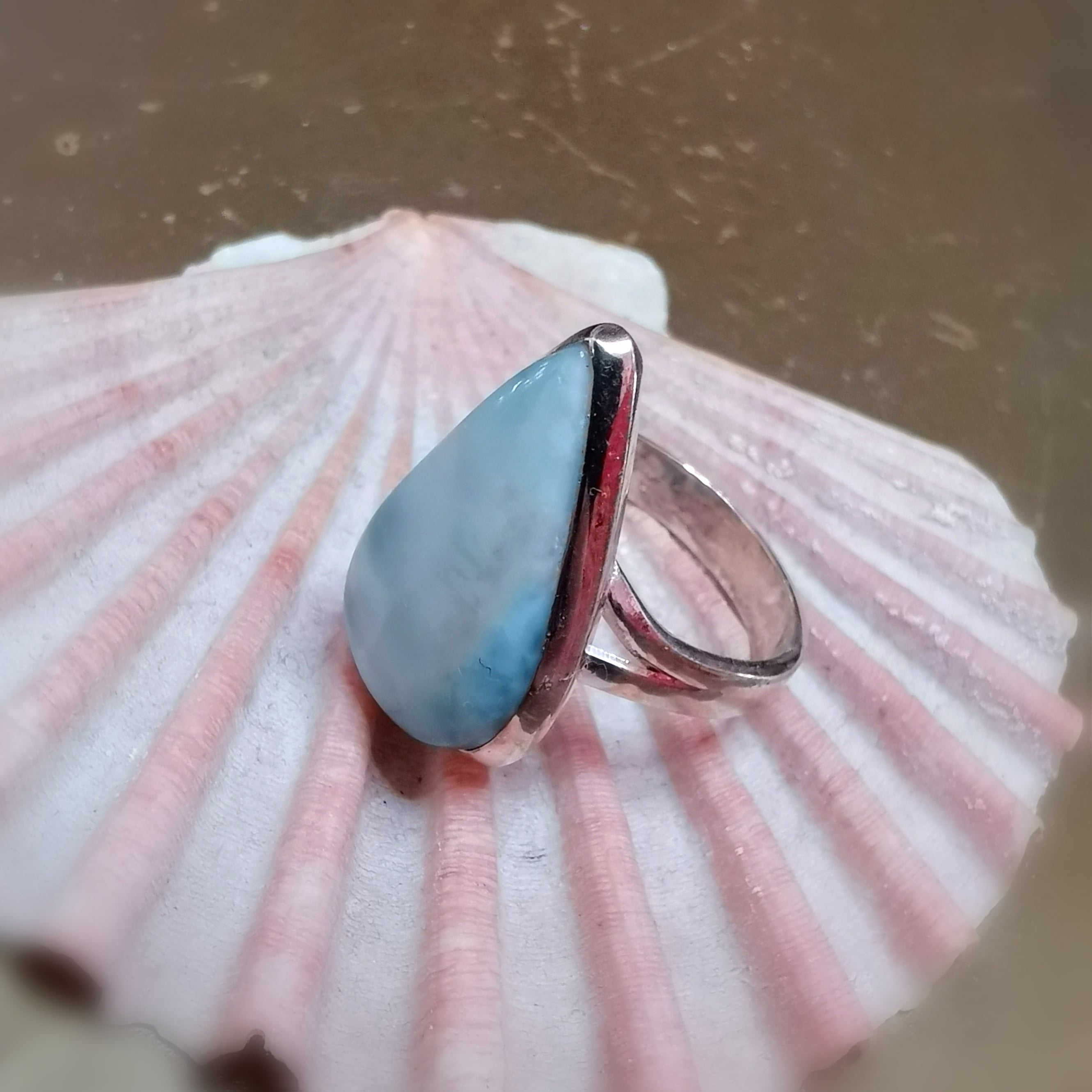 Larimar Edelstein Tropfen Ring – geweiht für Frieden & Energie