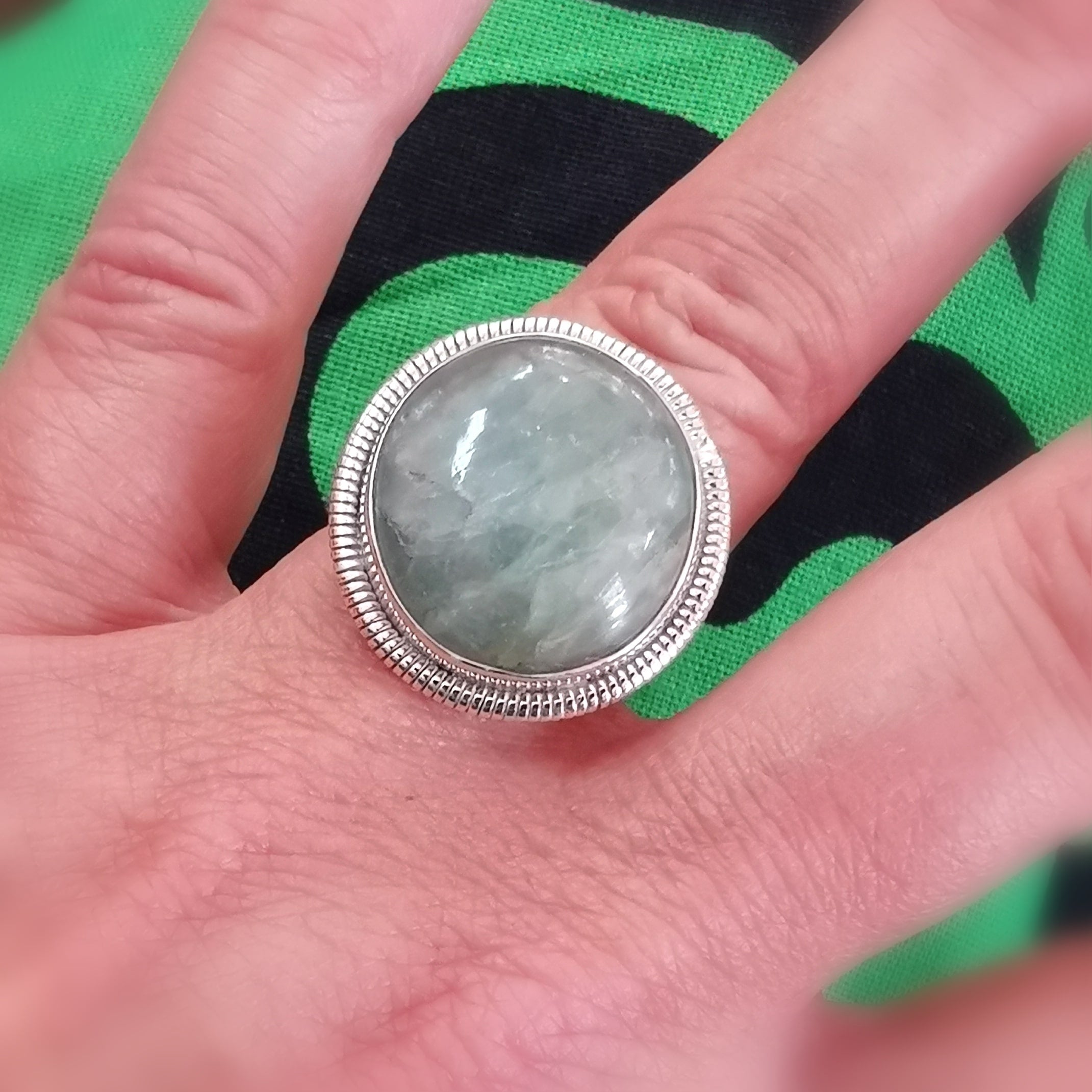 Aquamarin Meerjungfrauen Edelstein Ring – geweiht für Klarheit & innere Freiheit