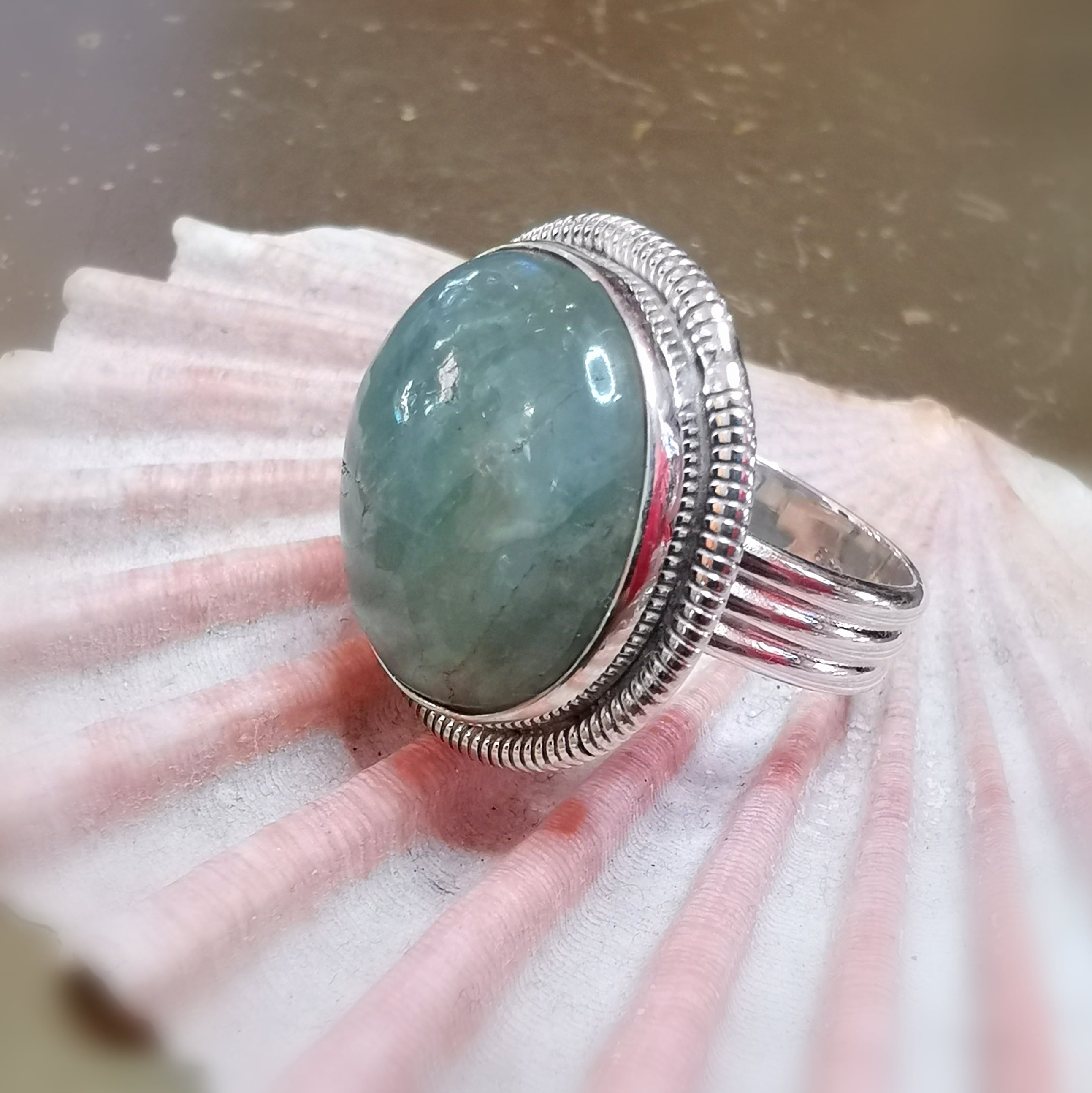 Aquamarin Meerjungfrauen Edelstein Ring – geweiht für Klarheit & innere Freiheit