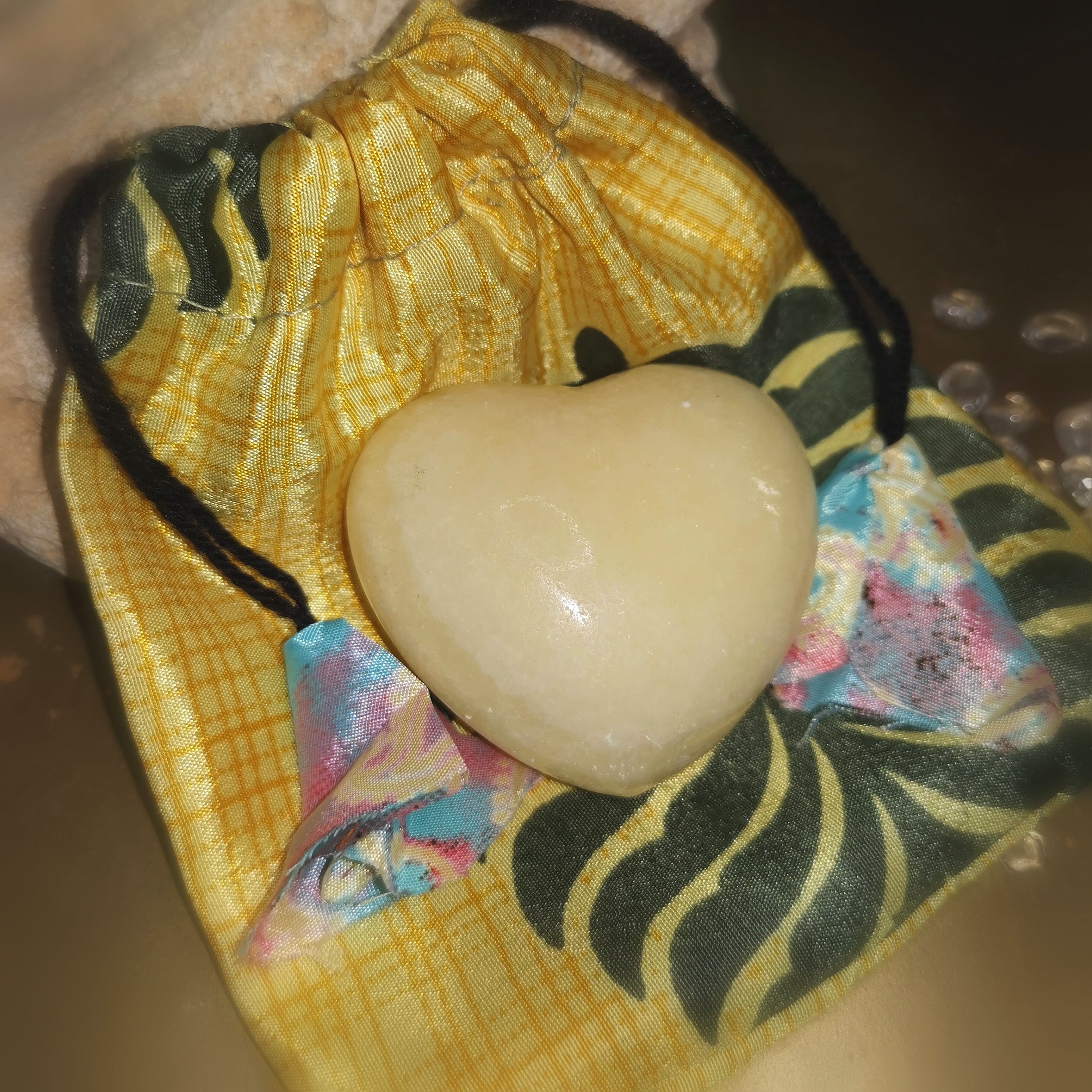 Orangencalcit Edelstein Herz XXL – Heilstein AA Qualität, für Freude & Lebensenergie