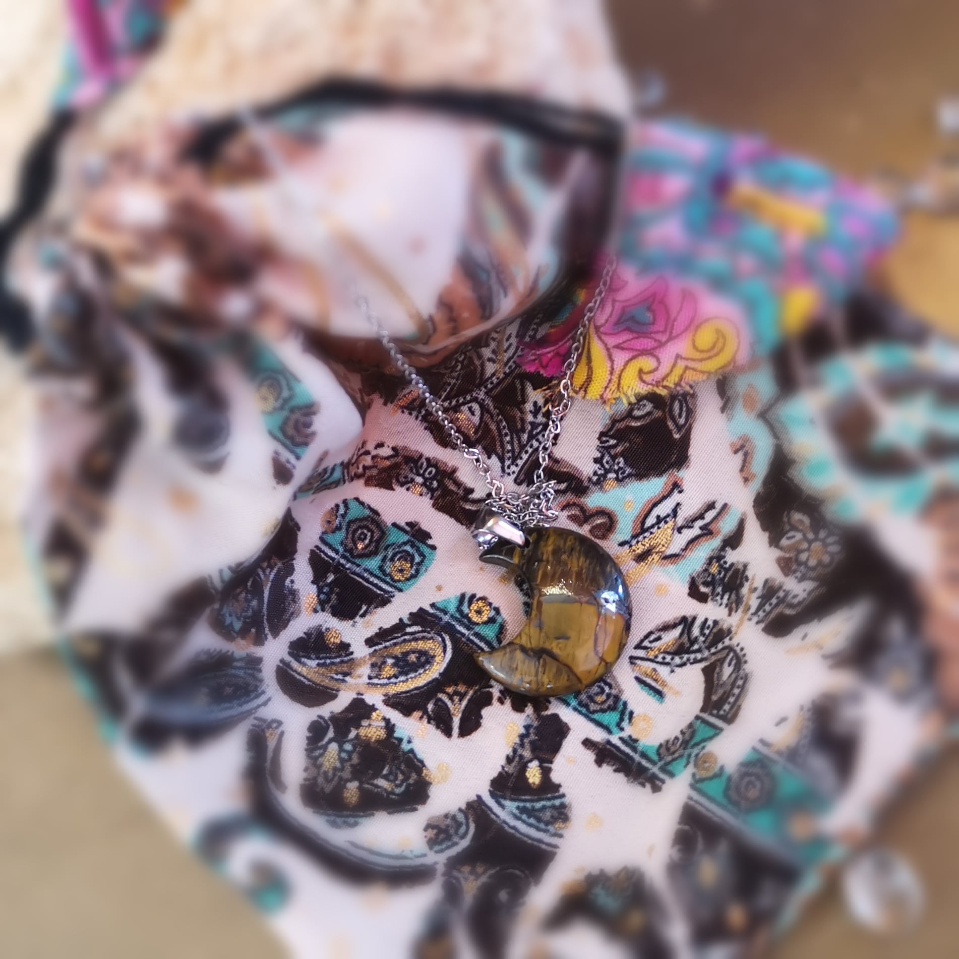 Tigerauge Mond Edelstein Anhänger – Edelstahl Kette, für Schutz & innere Stärke