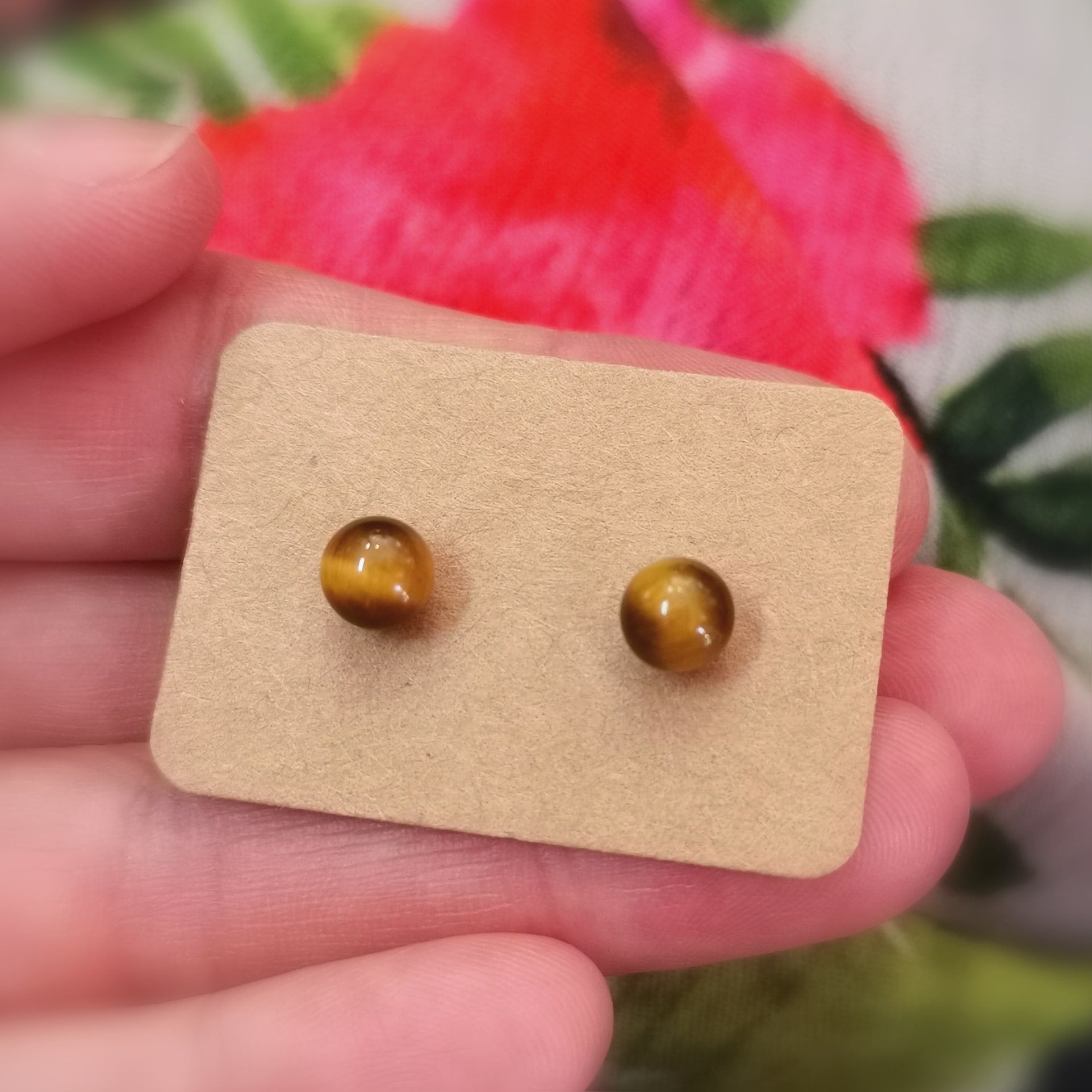 Tigerauge Ohrstecker – Sterlingsilber & Edelstein für Mut & innere Stärke