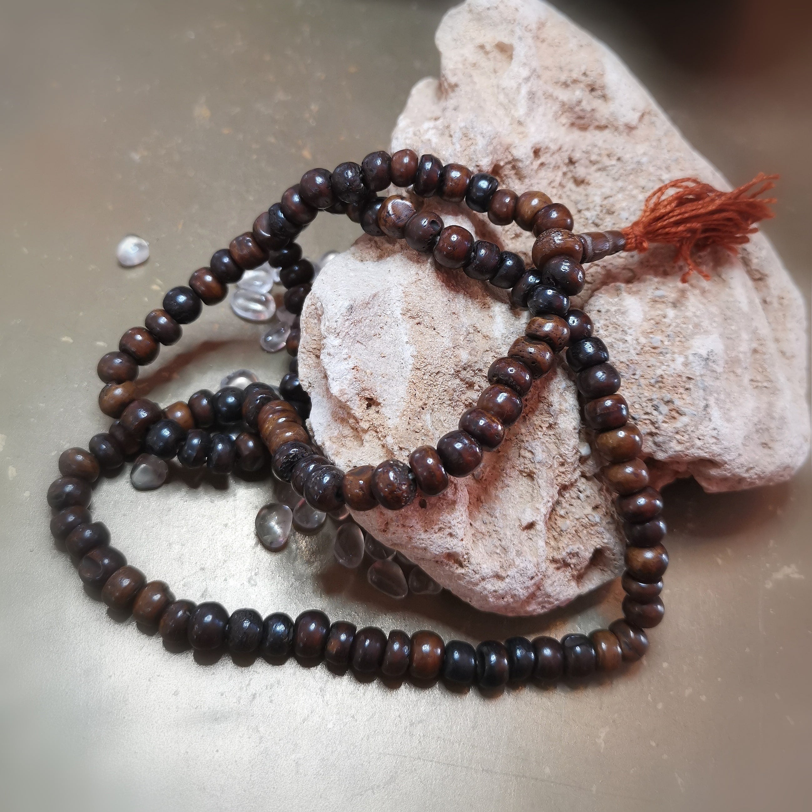 Japa Mala aus dunklem Knochen – geweiht für Erdung & innere Ruhe