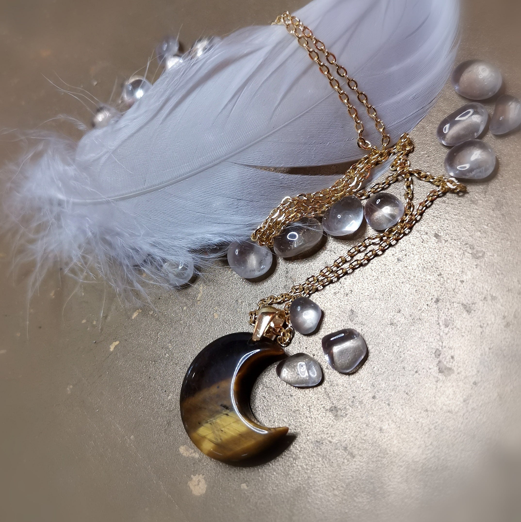 Tigerauge Neumond Edelstein Gold Kette – geweiht für Mut & innere Stärke