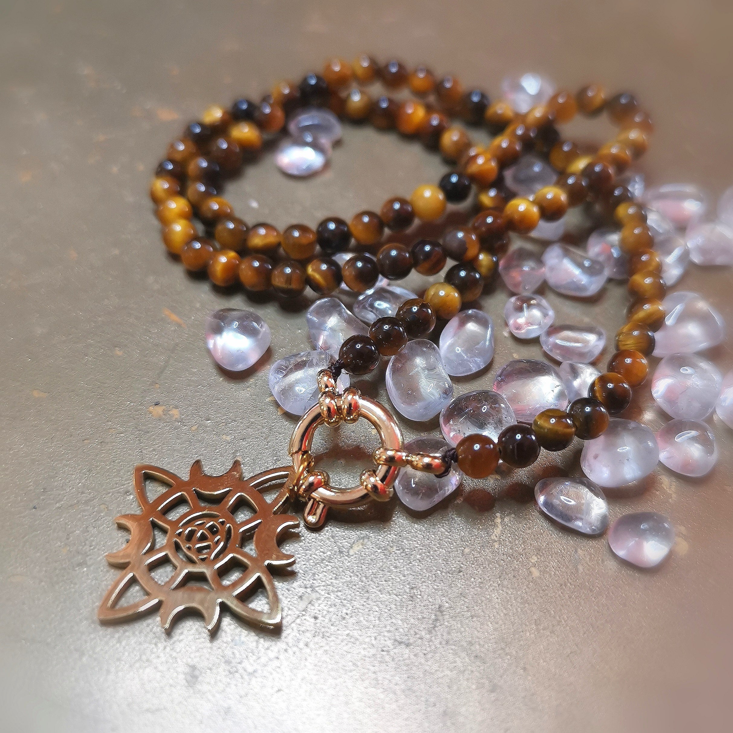 Tigerauge Hexenknoten Edelstein Kette – geweiht für dein kraftvolles Ich