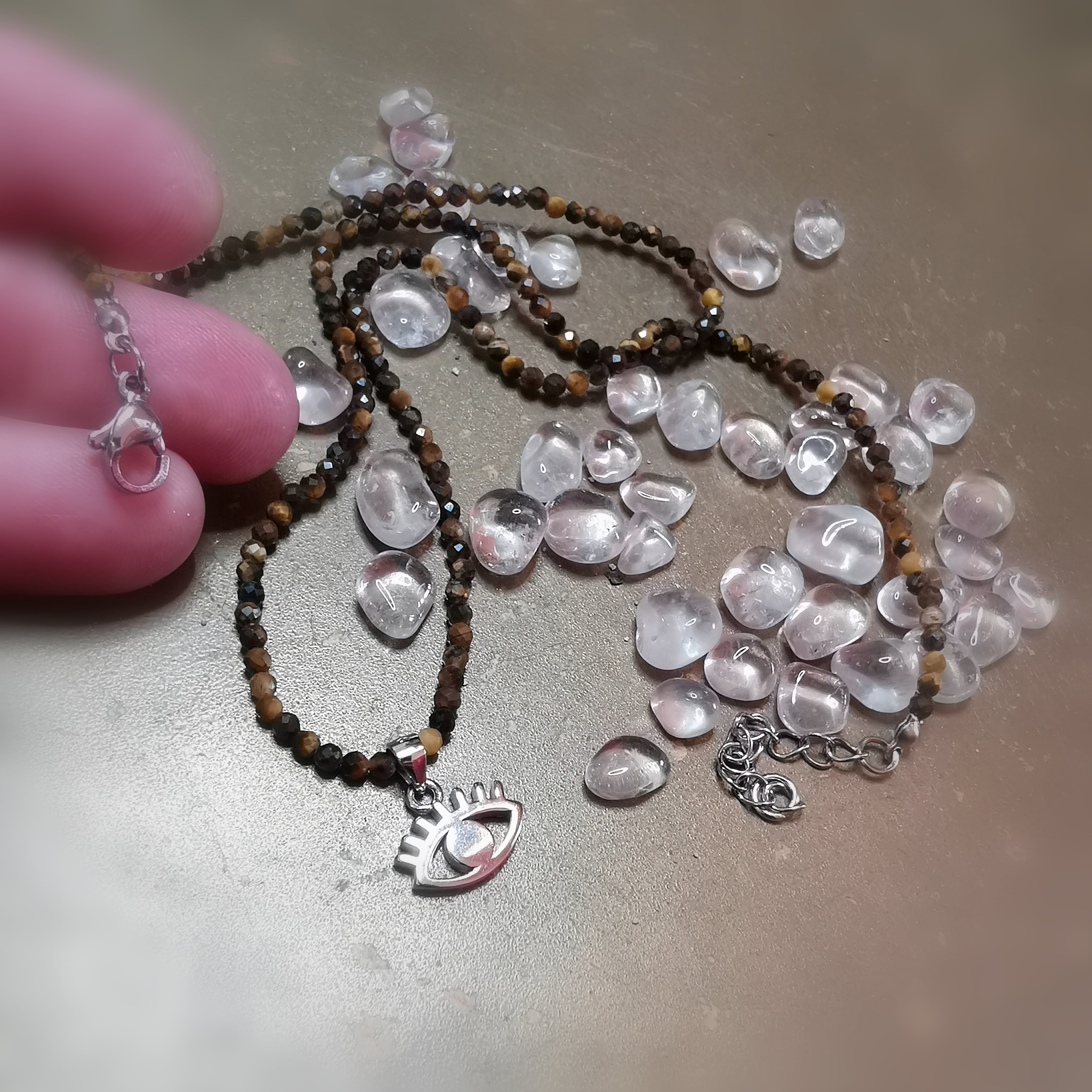 Tigerauge Karma Edelstein Kette mit Horusauge – geweiht für Schutz & Bewusstsein