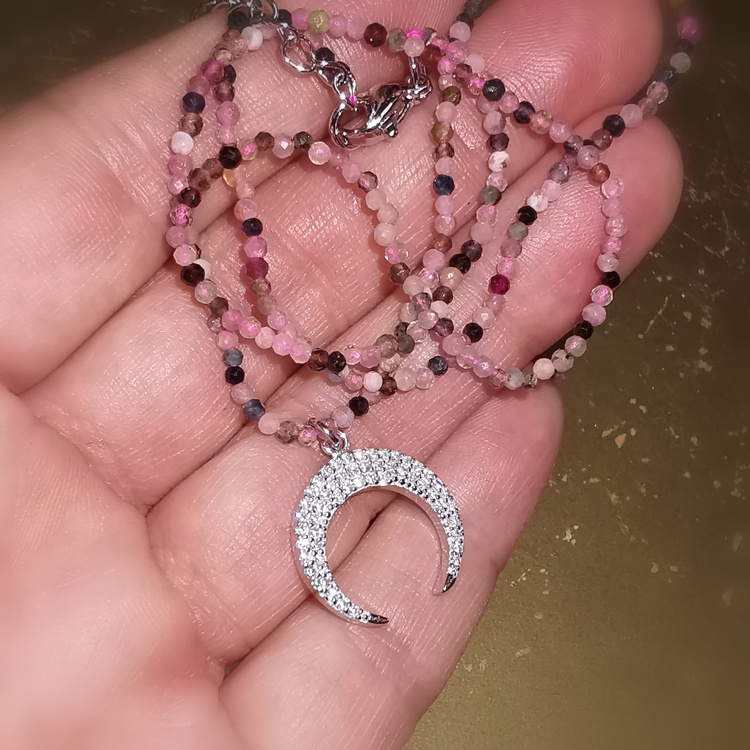 Mond & Turmalin Yoga Karma Edelstein Kette – geweiht für Intuition & Schutz