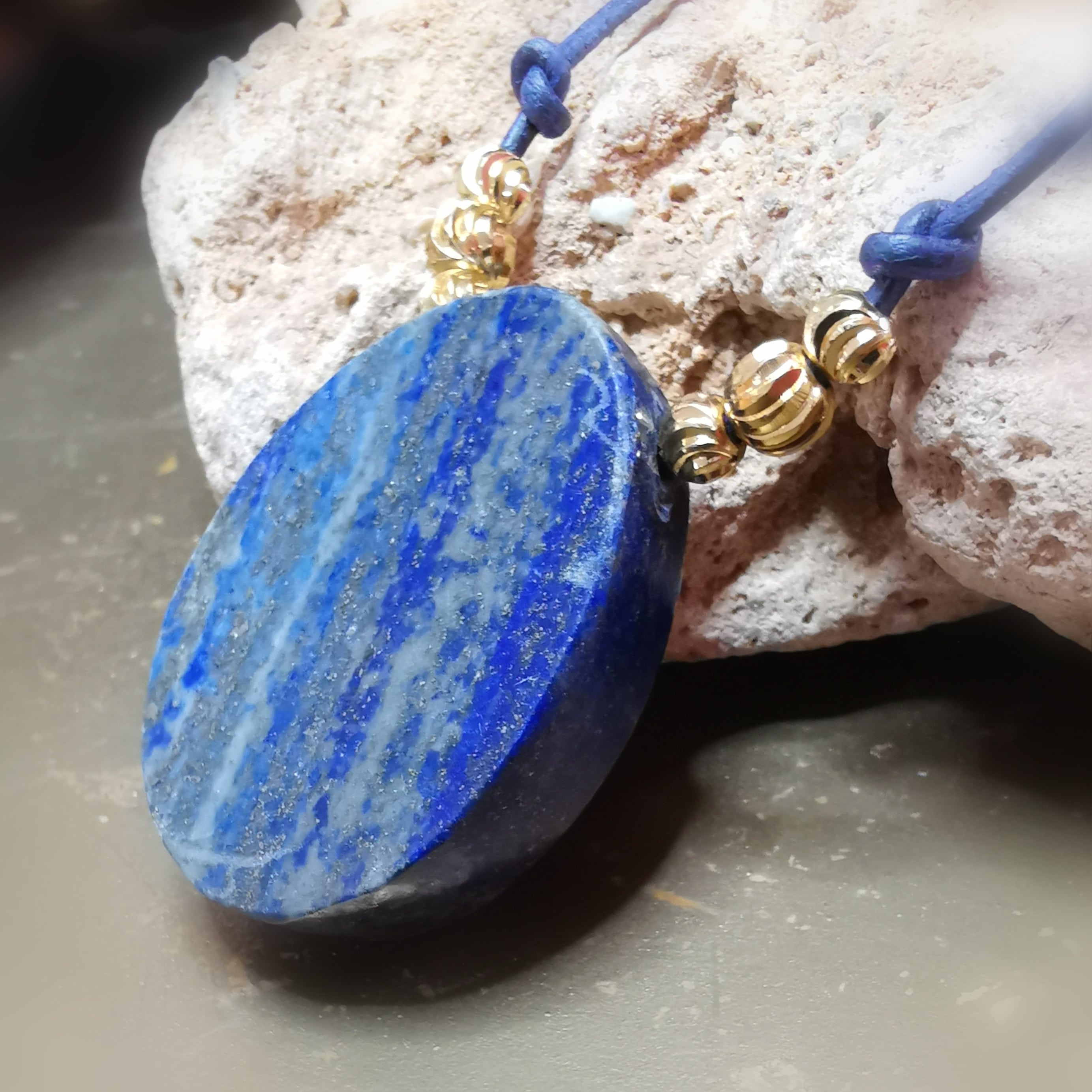 Collar con amuleto de lapislázuli – consagrado para la verdad y el conocimiento interior
