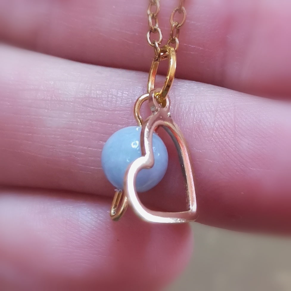 Angelit Herz Edelstein Gold Kette – liebevoll behütet & für Frieden & Sanftheit