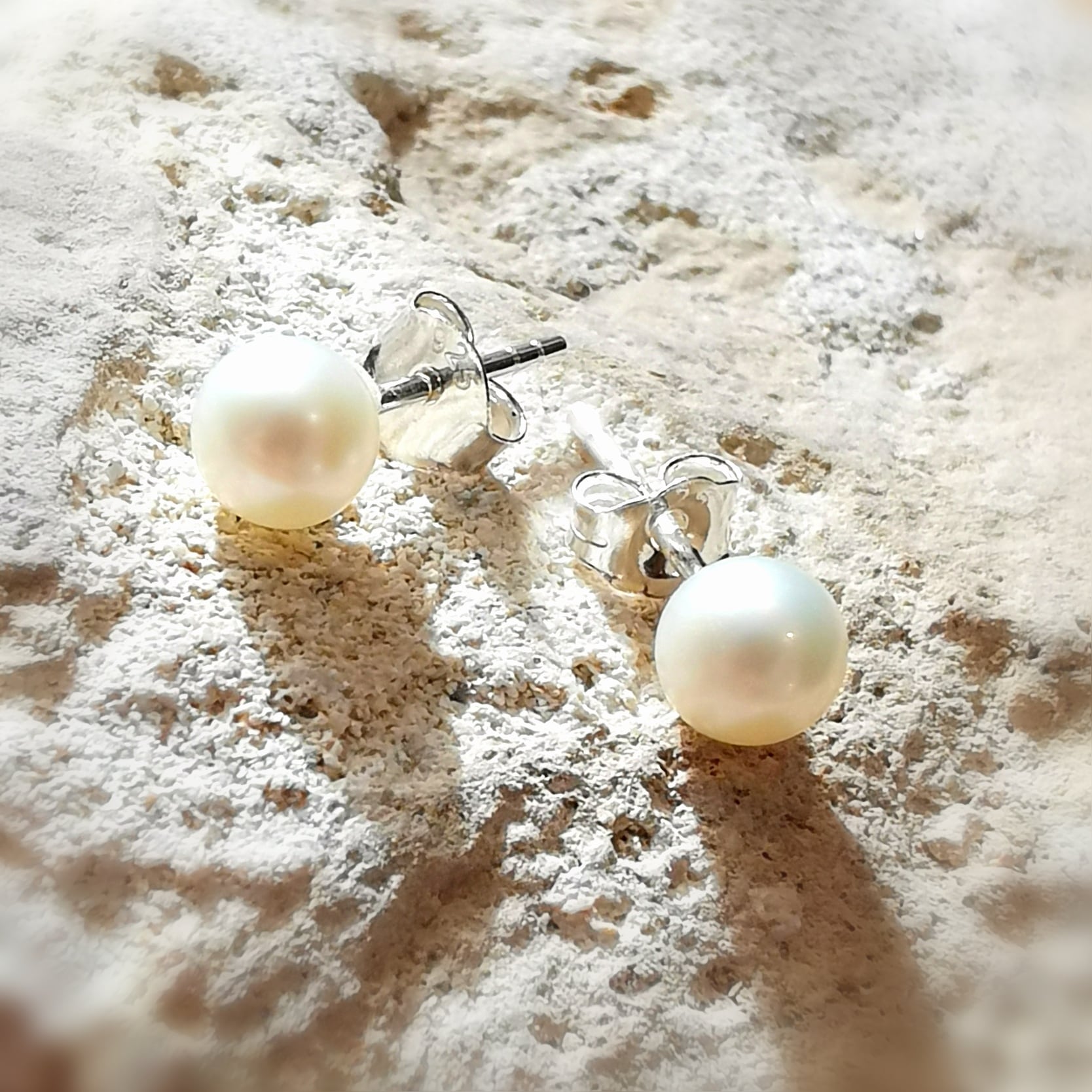 Süßwasserperlen Ohrstecker – für Reinheit, Eleganz & innere Ruhe