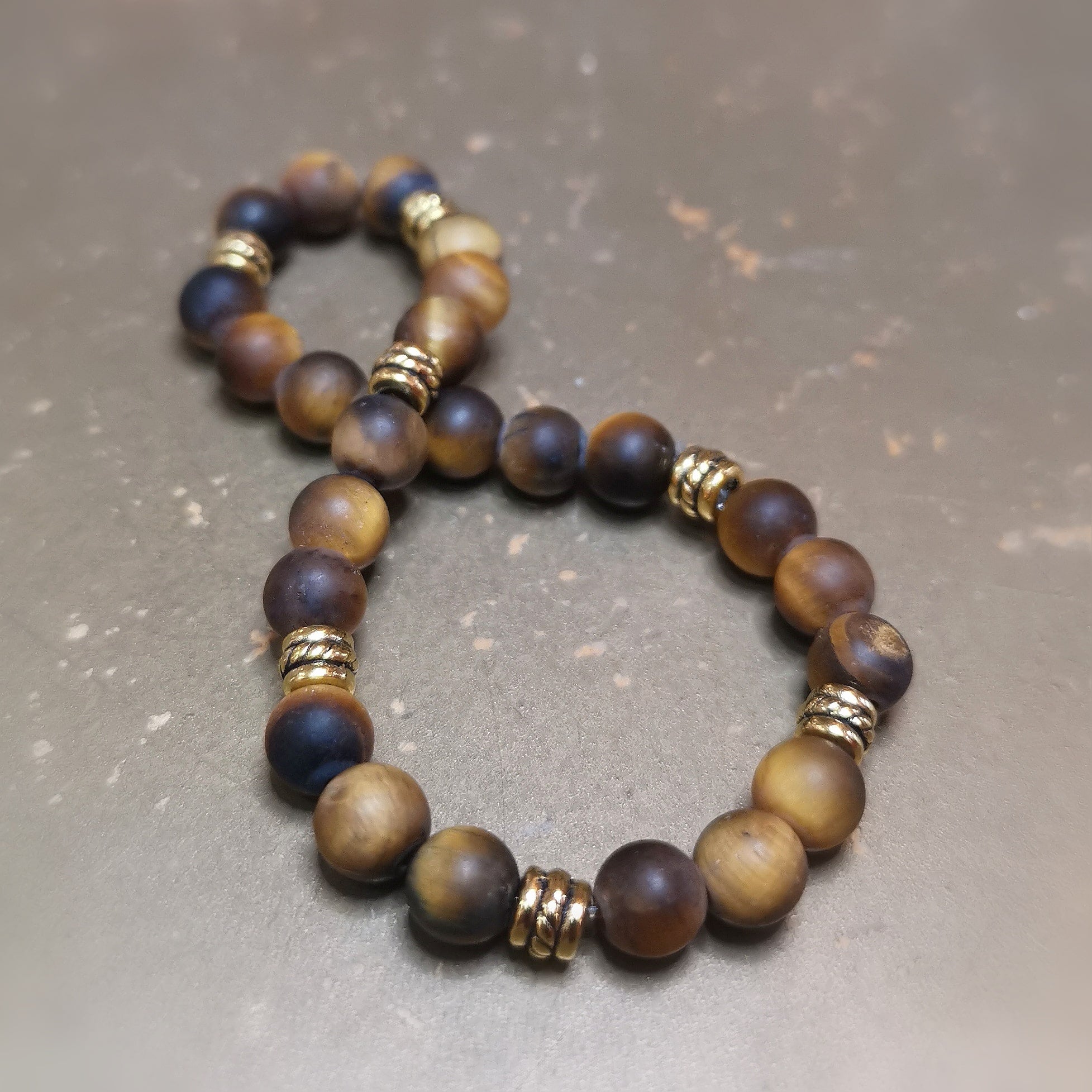 Tigerauge Karma Edelstein Armband – geweiht für Mut & innere Stabilität