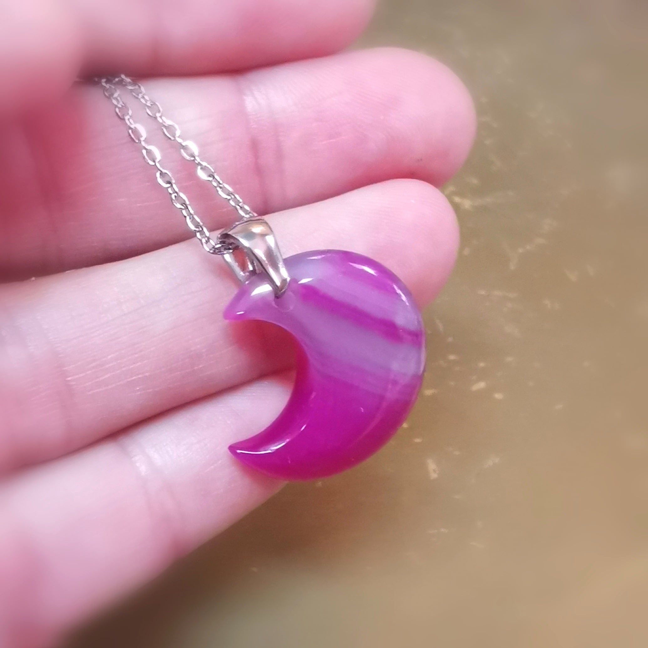 Pink Achat Mond Edelstein Kette – geweiht für Intuition, Liebe & sanfte Kraft