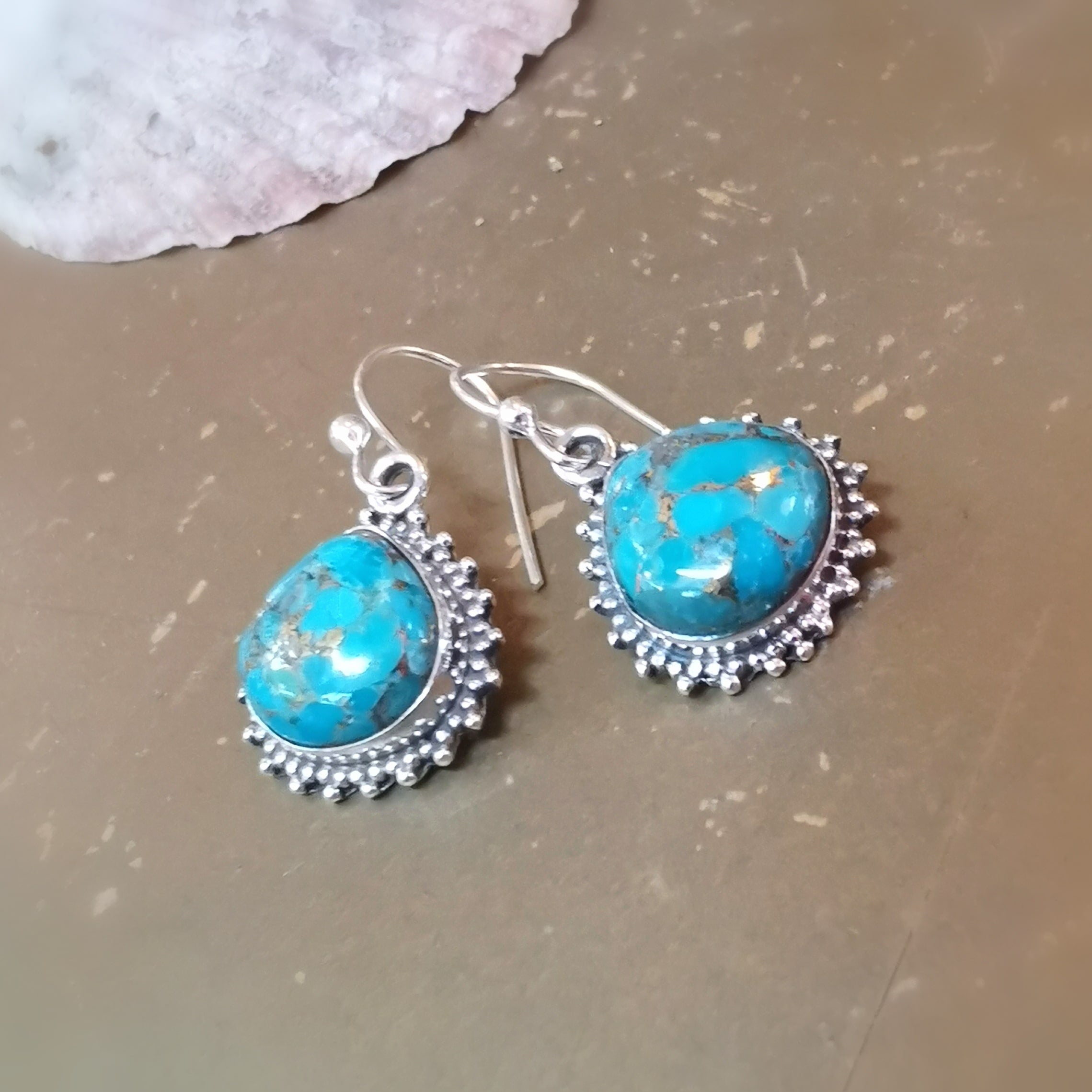 Türkis & Pyrit Tropfen Ohrringe – geweiht für Schutz, Klarheit & Lebensfreude