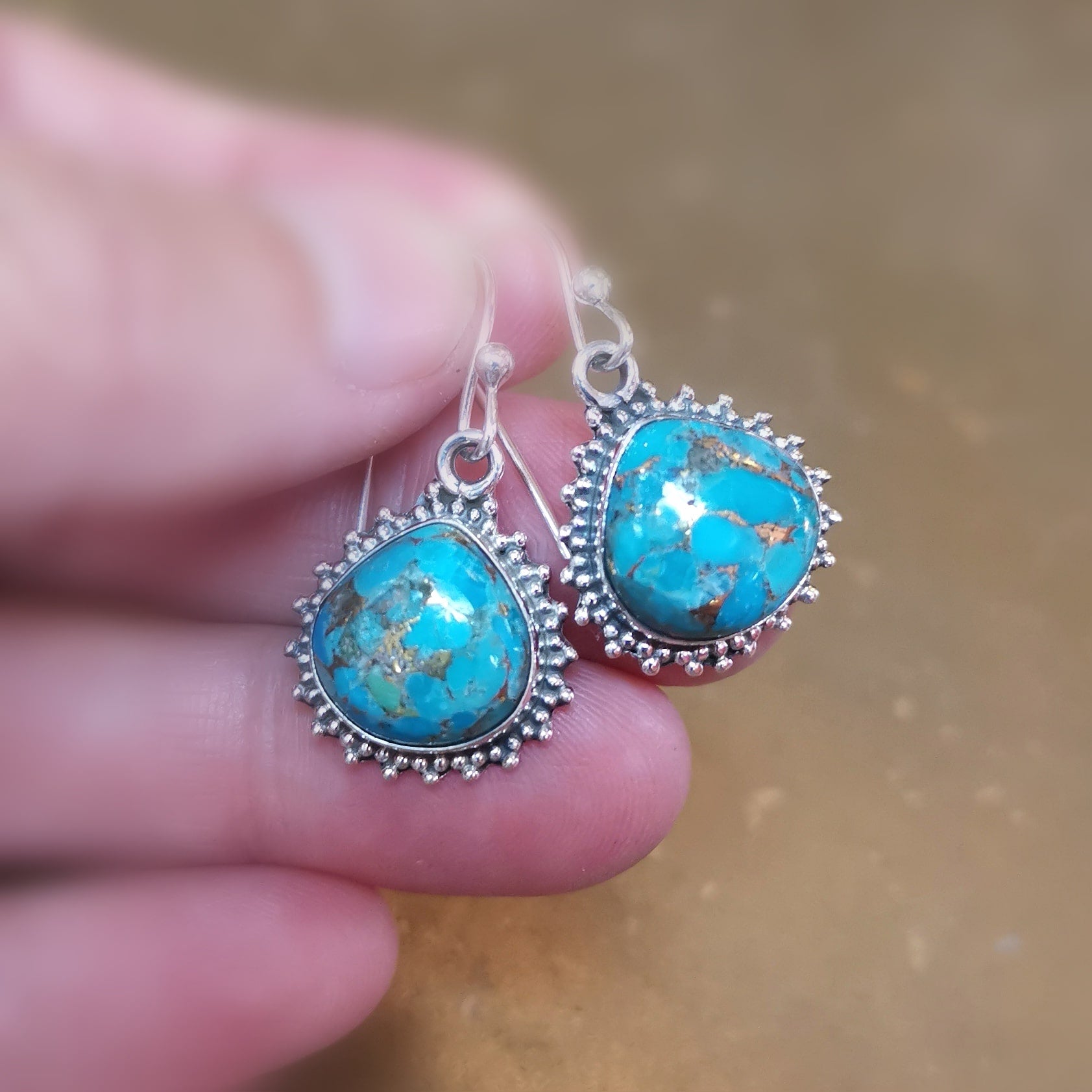 Türkis & Pyrit Tropfen Ohrringe – geweiht für Schutz, Klarheit & Lebensfreude