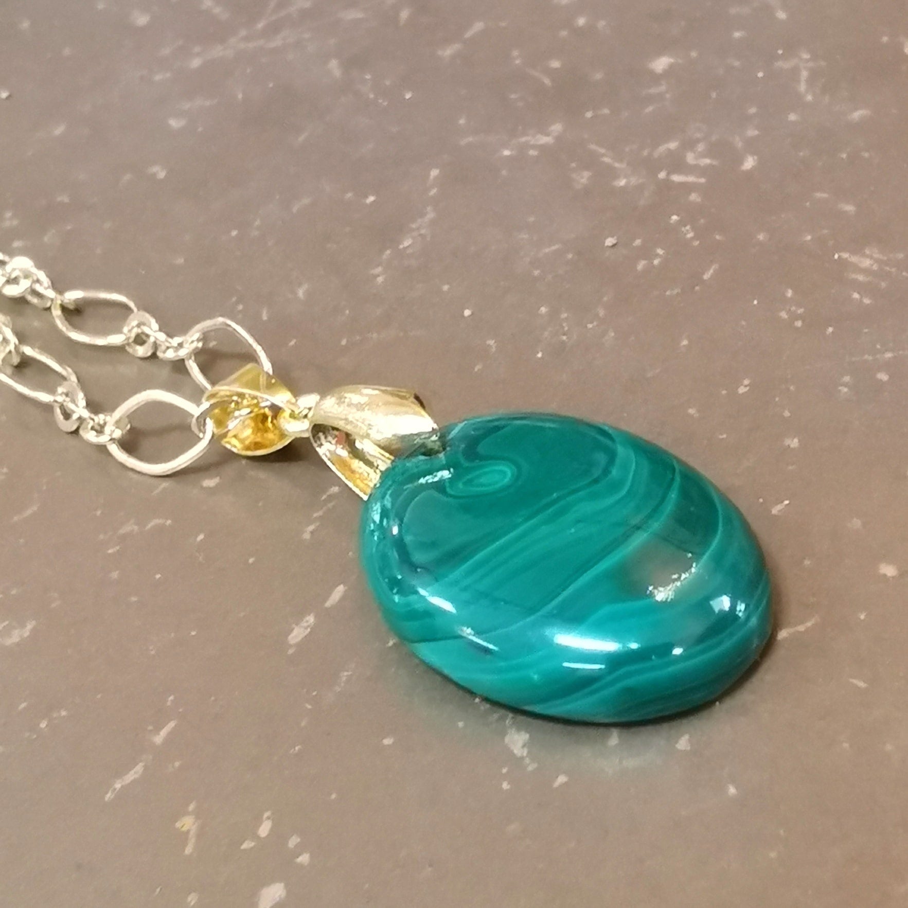 Malachit Edelstein Kette – geweiht für Herzheilung, Schutz & innere Balance