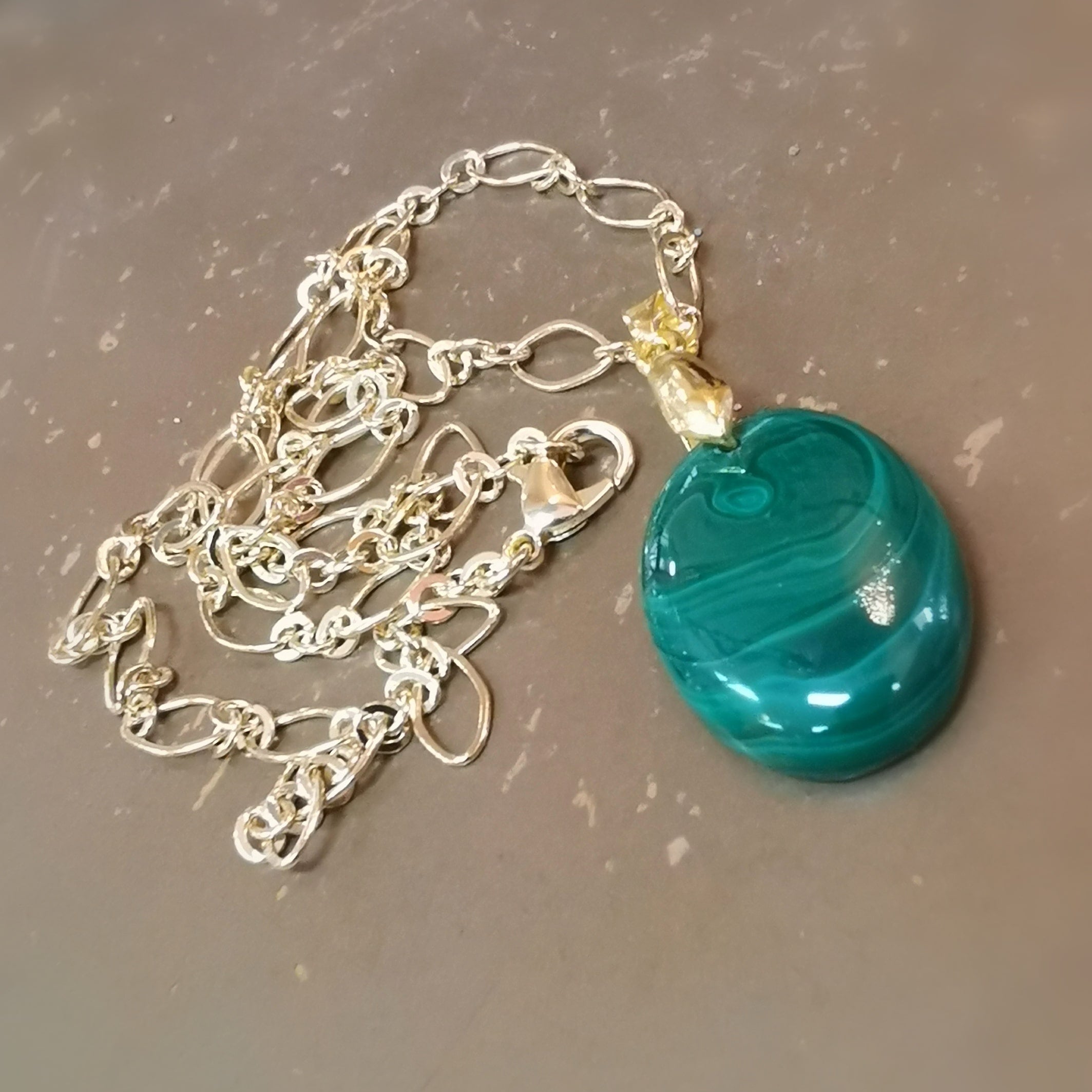 Malachit Edelstein Kette – geweiht für Herzheilung, Schutz & innere Balance