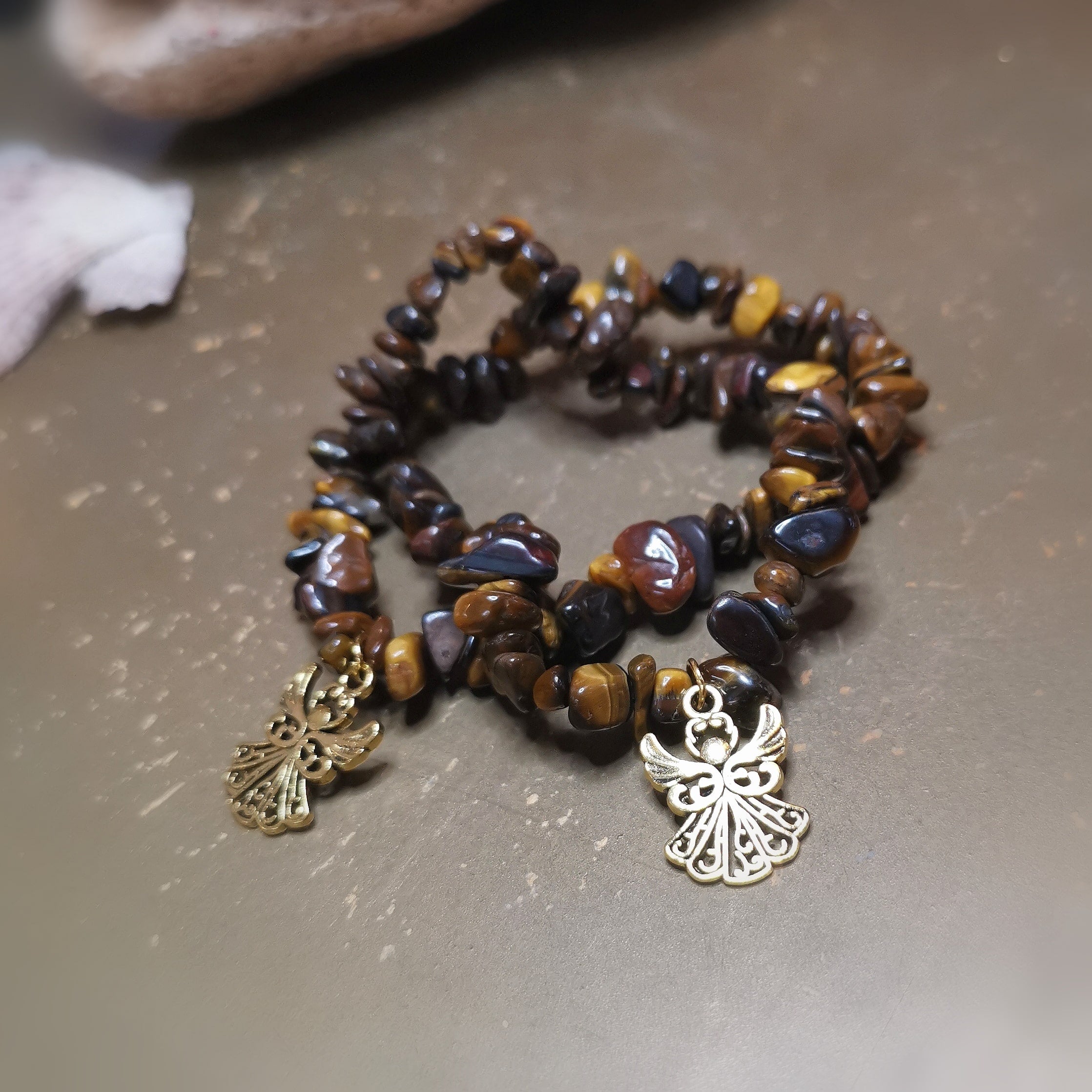 Tigerauge Armband 16,4 cm · Gold Edelstahl Engel Charm · Reiki geweiht · Schutz, Mut & Lichtführung – handgefertigter Engel Talisman von Mallorca.
