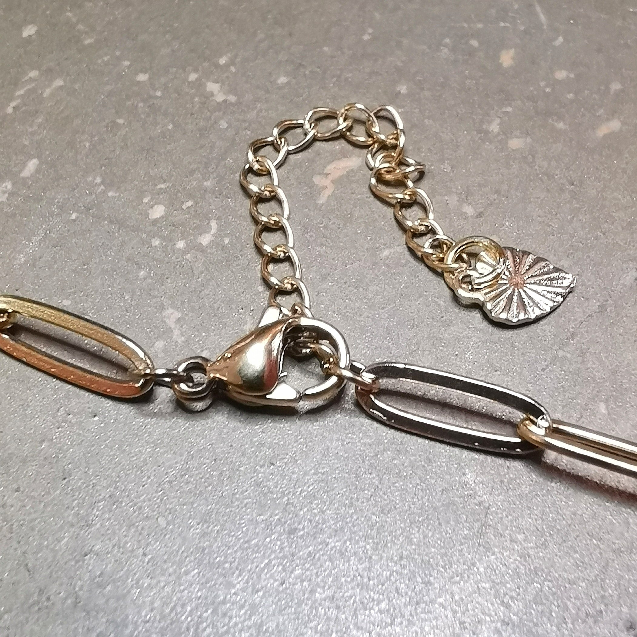 Collar Karma de Magia Blanca – Nudo de Bruja Dorado y Acero Inoxidable