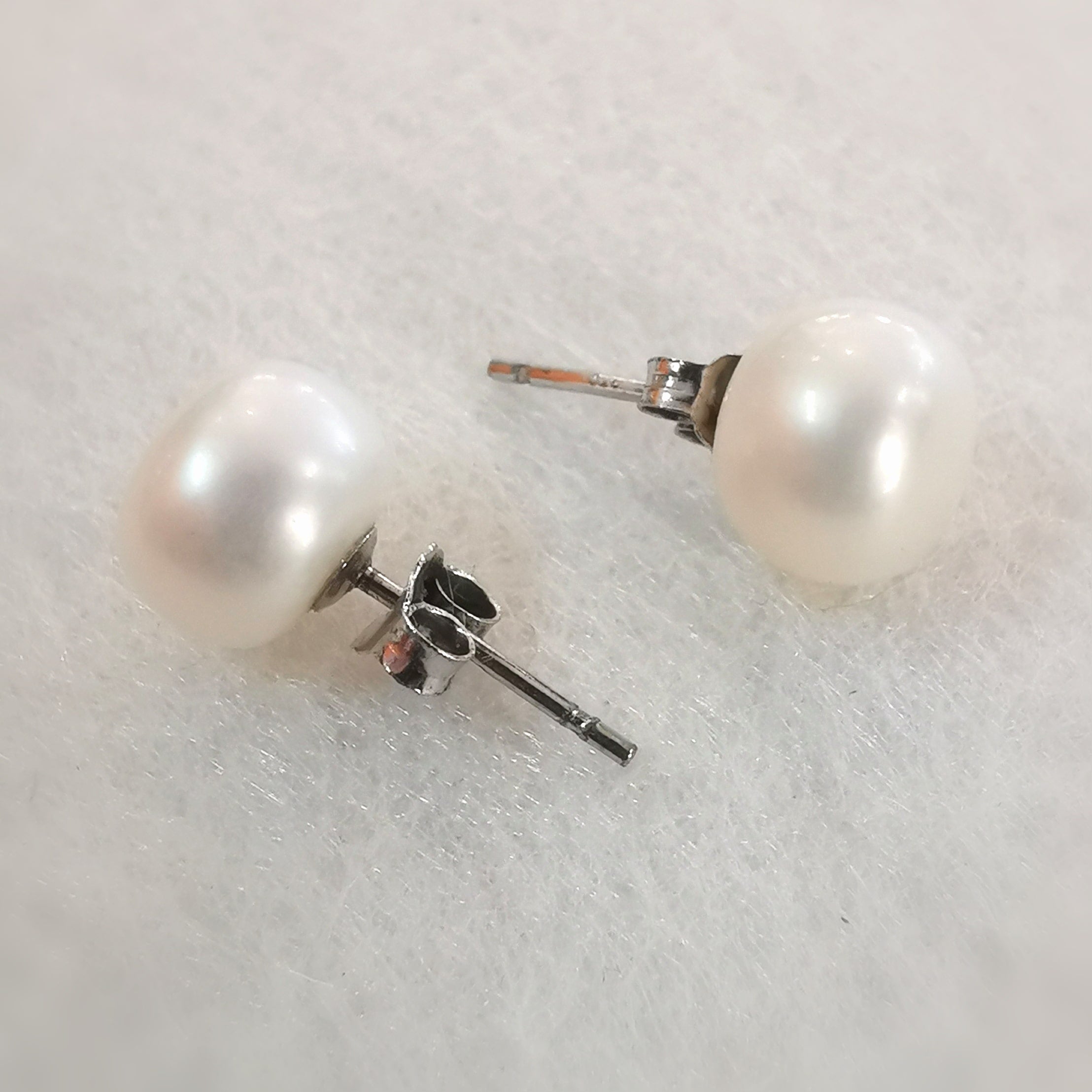 Süßwasser-Perlen Ohrstecker – geweiht für Schönheit & Harmonie