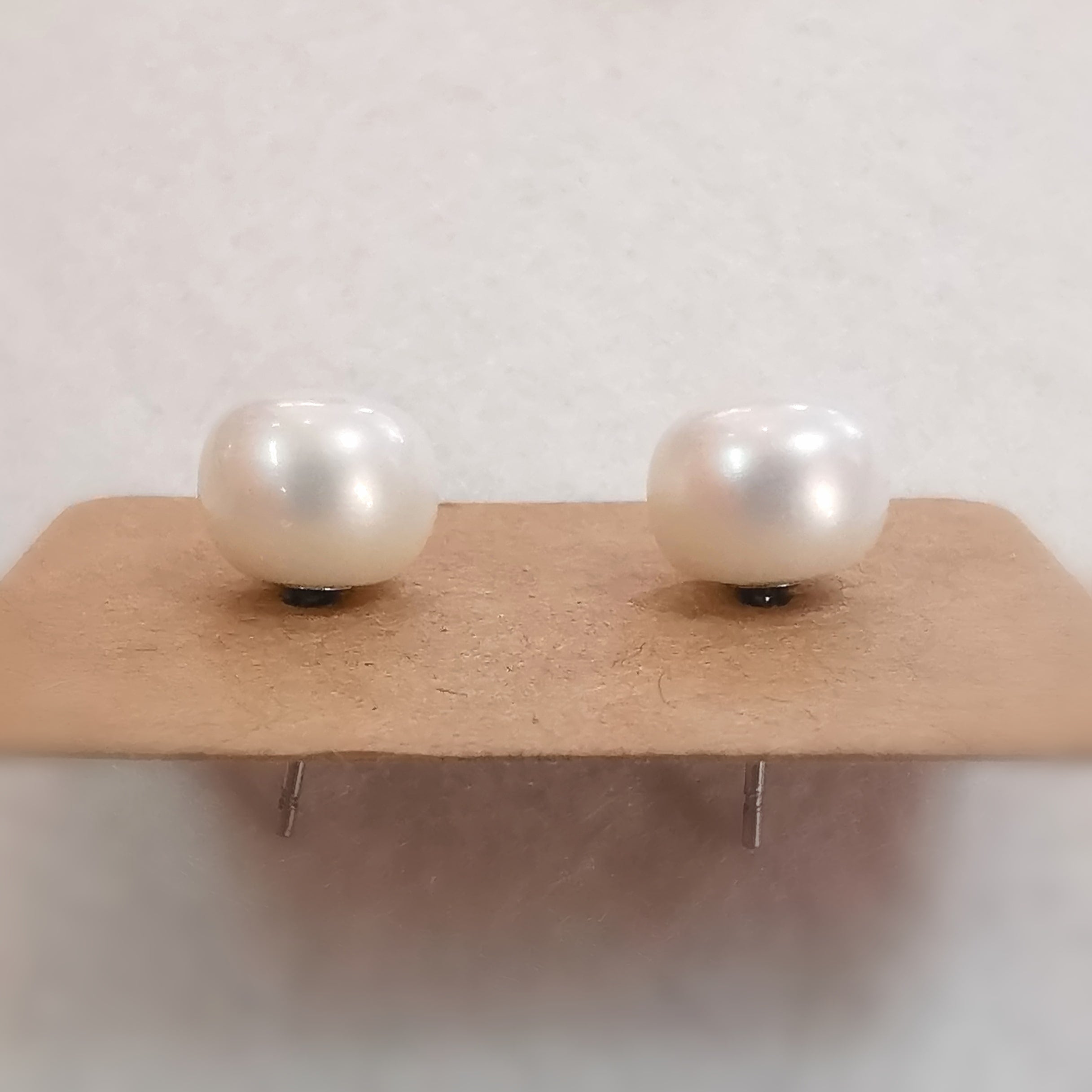 Süßwasser-Perlen Ohrstecker – geweiht für Schönheit & Harmonie