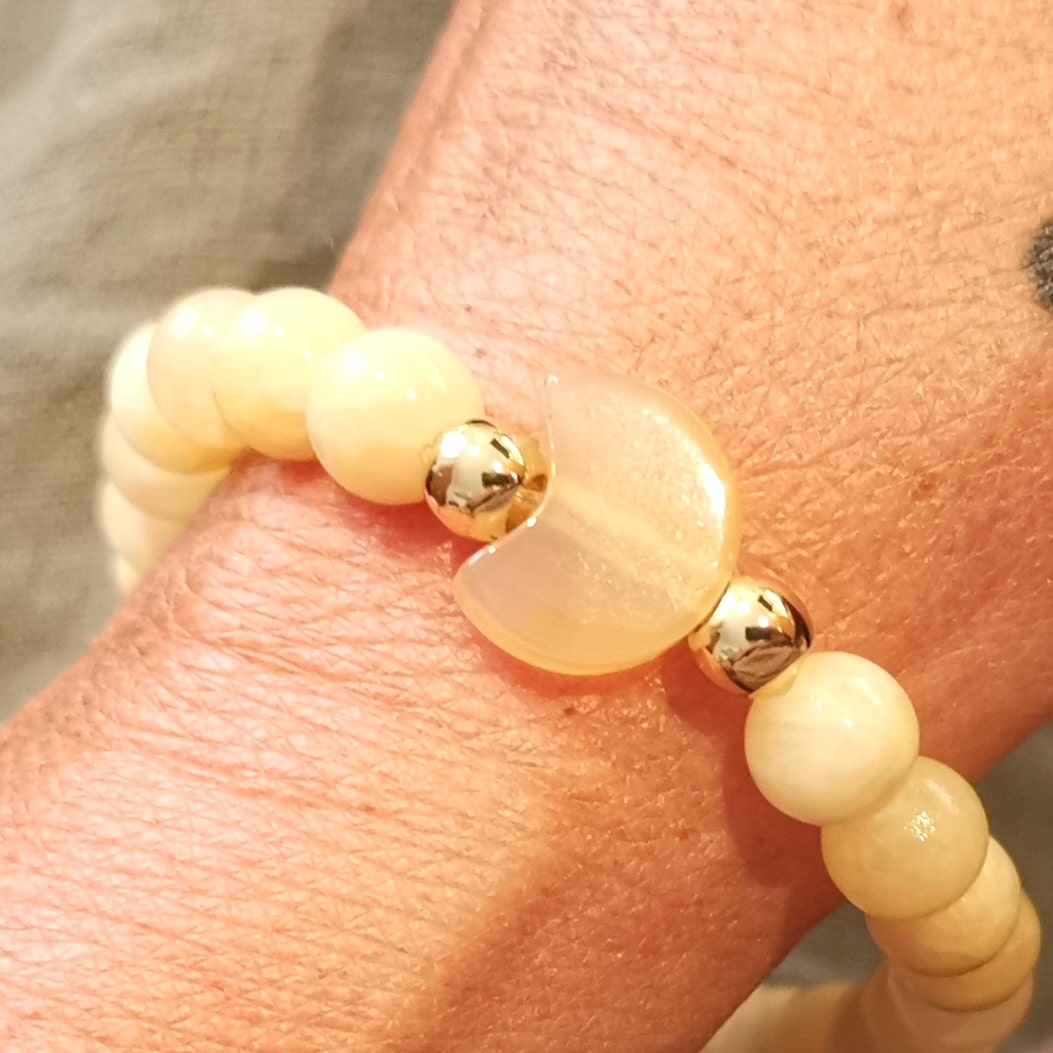 Orangencalcit Edelstein Armband – Sonne & Mond · Lebensfreude & inneres Leuchten