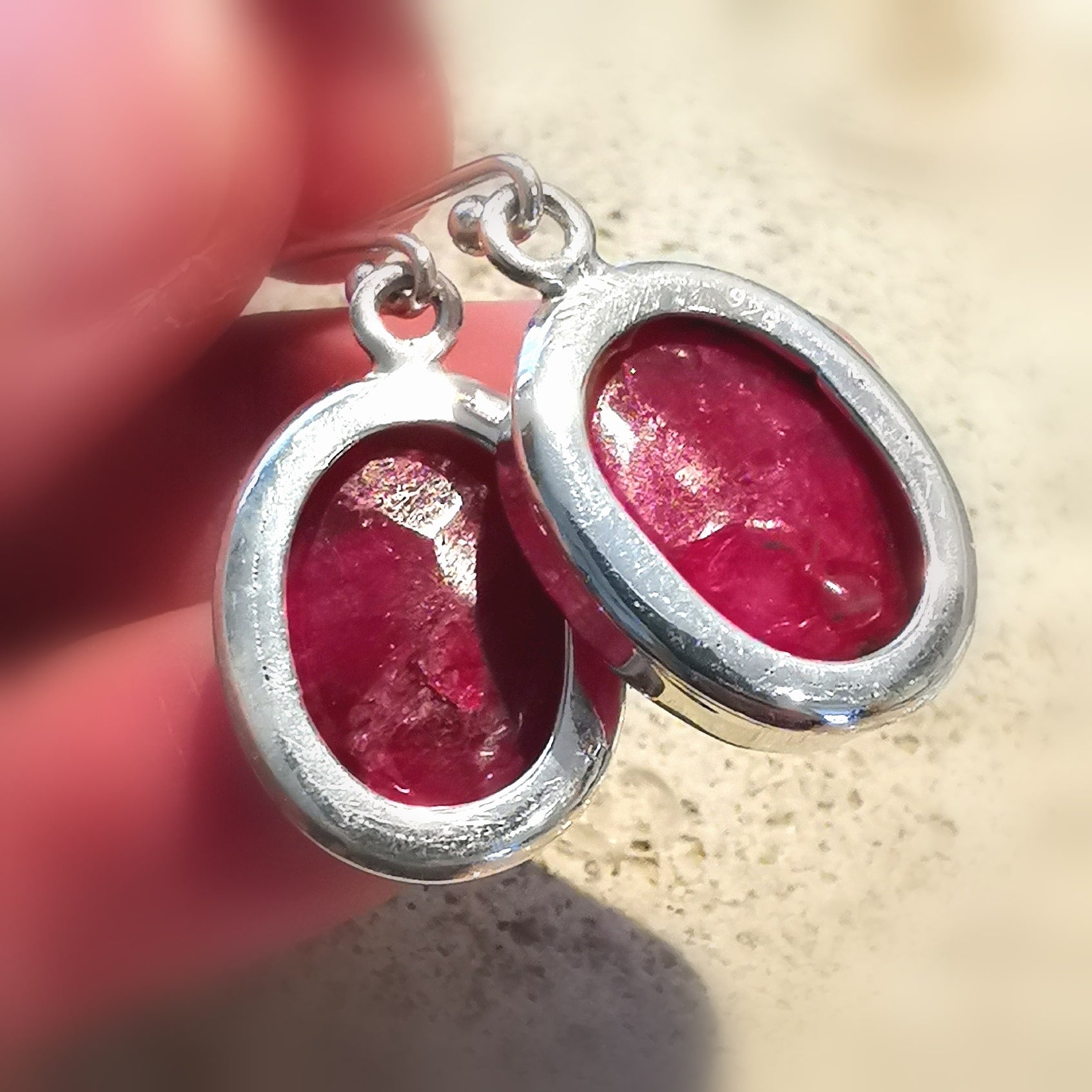 Rubinroter Korund Ohrringe – geweiht für Selbstbewusstsein, Mut & innere Kraft