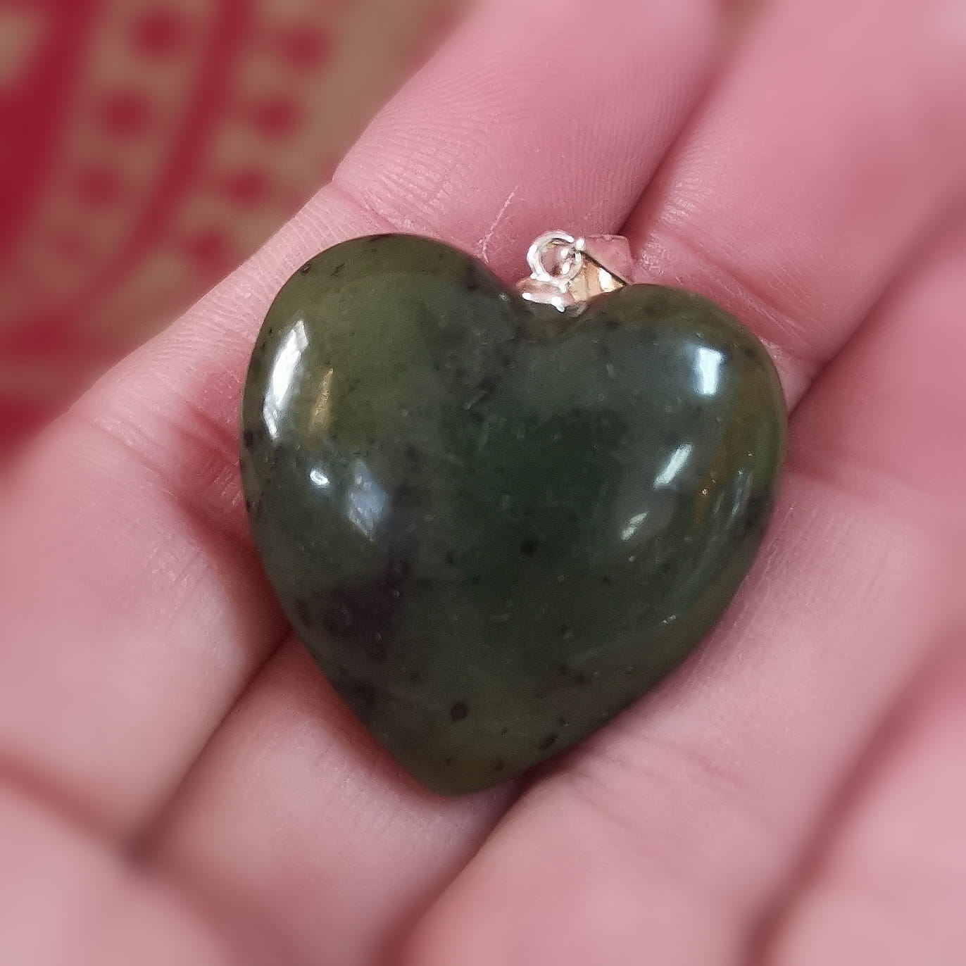 Nephrit Jade Edelstein Herz Anhänger – geweiht für Hoffnung & innere Harmonie