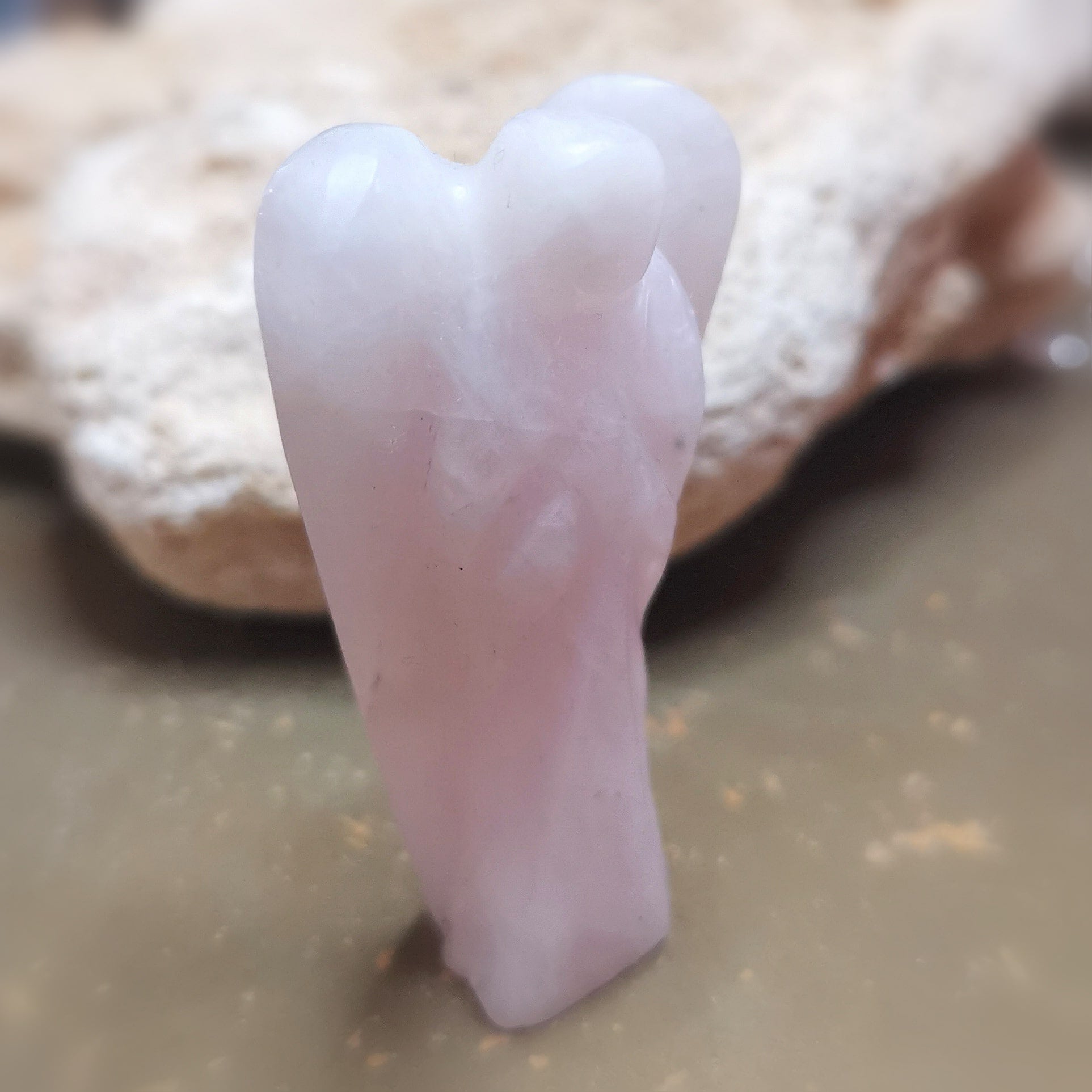 Rosenquarz Schutzengel Handschmeichler Edelstein – dein Herzenslicht Talisman