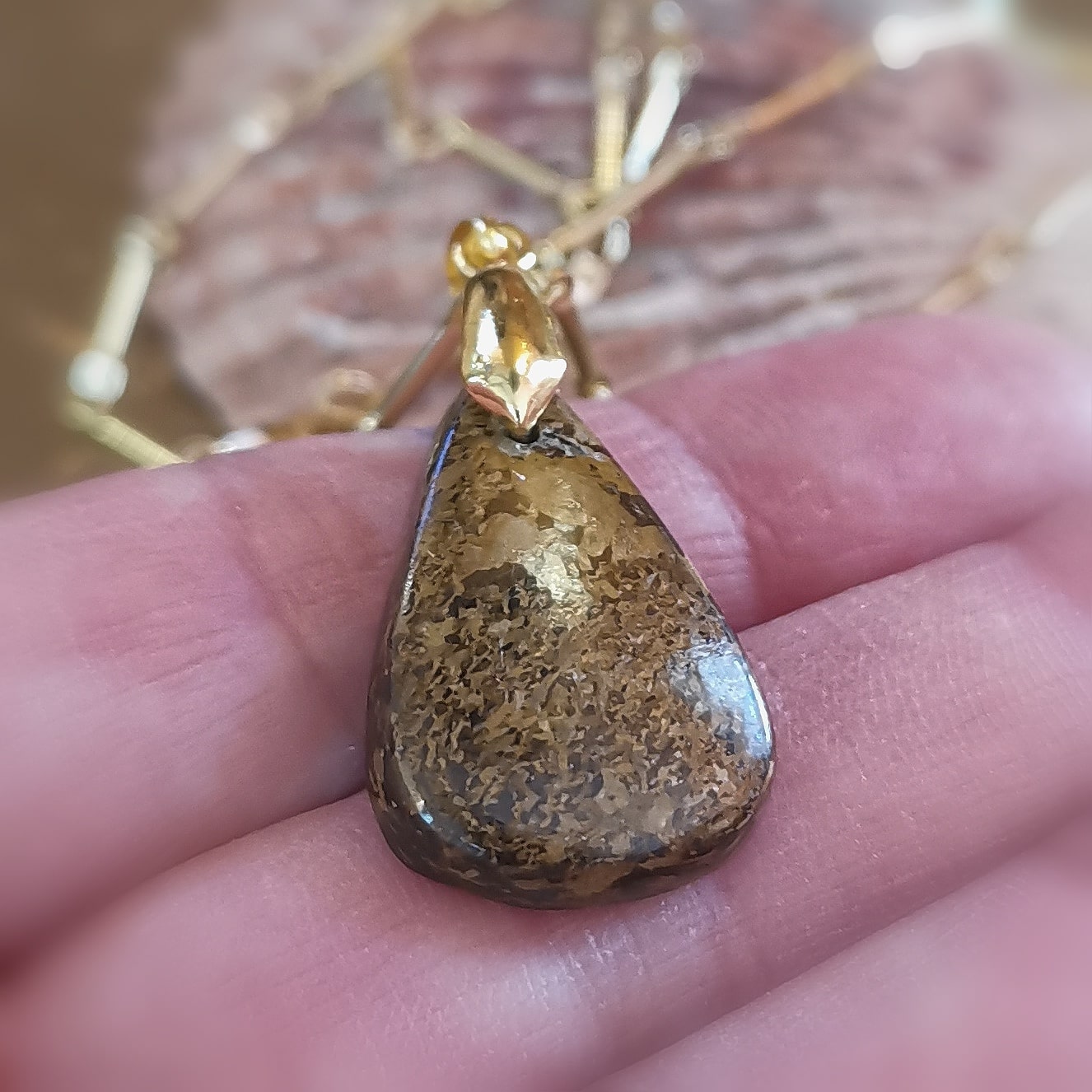 Bronzit Edelstein Karma Kette – Gold Edelstahl · Erdung, Stärke & innere Ruhe