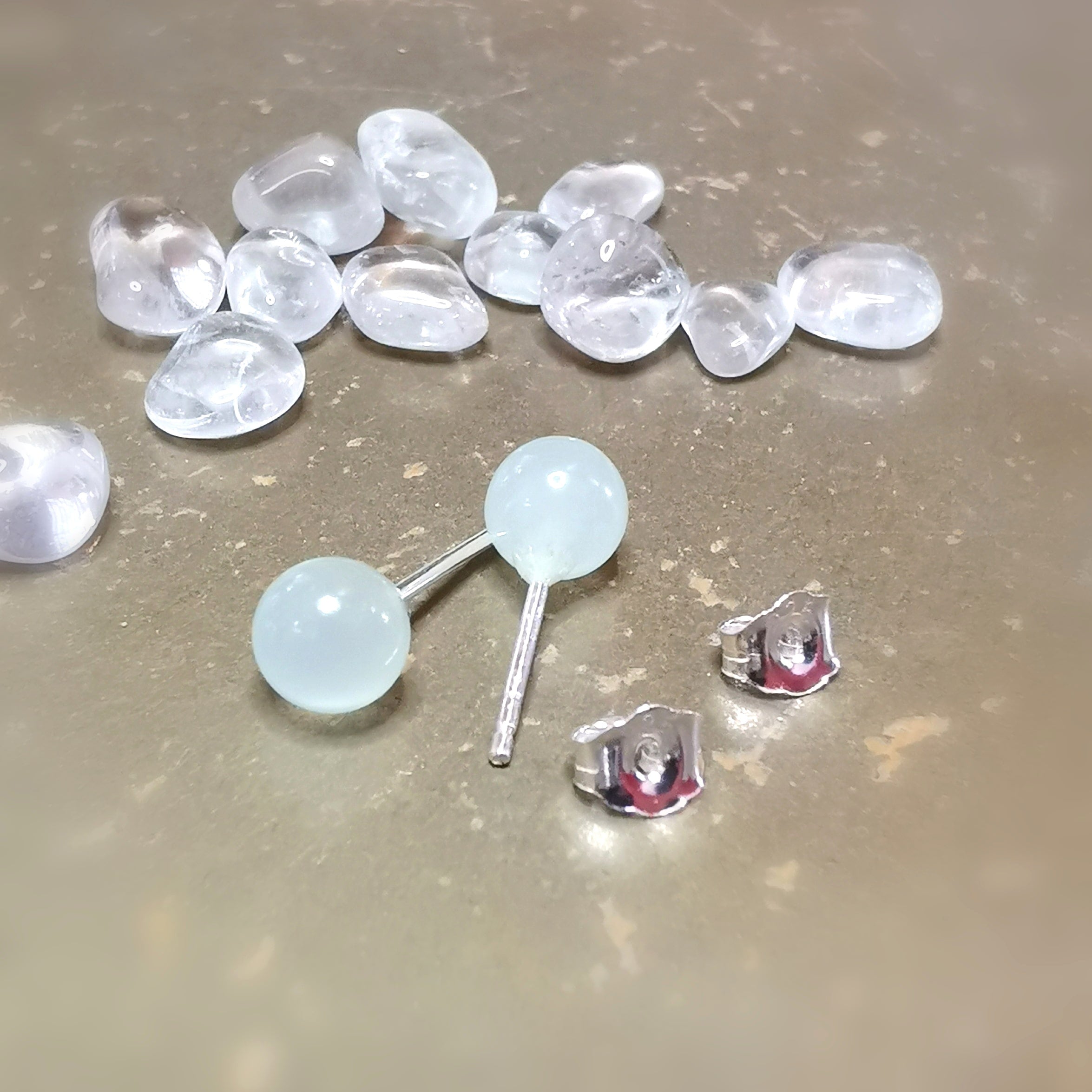 Jade / Serpentin Edelstein Ohrstecker – geweiht für Harmonie, Schutz & sanfte Balance