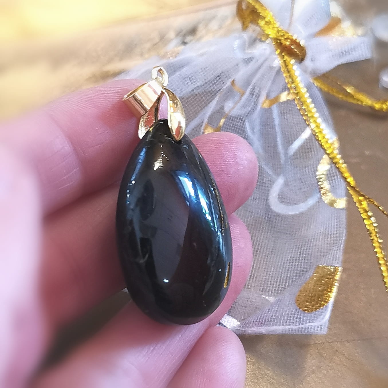 Schwarzer Turmalin Edelstein Tropfen – geweiht für Schutz, Erdung & klare Abgrenzung