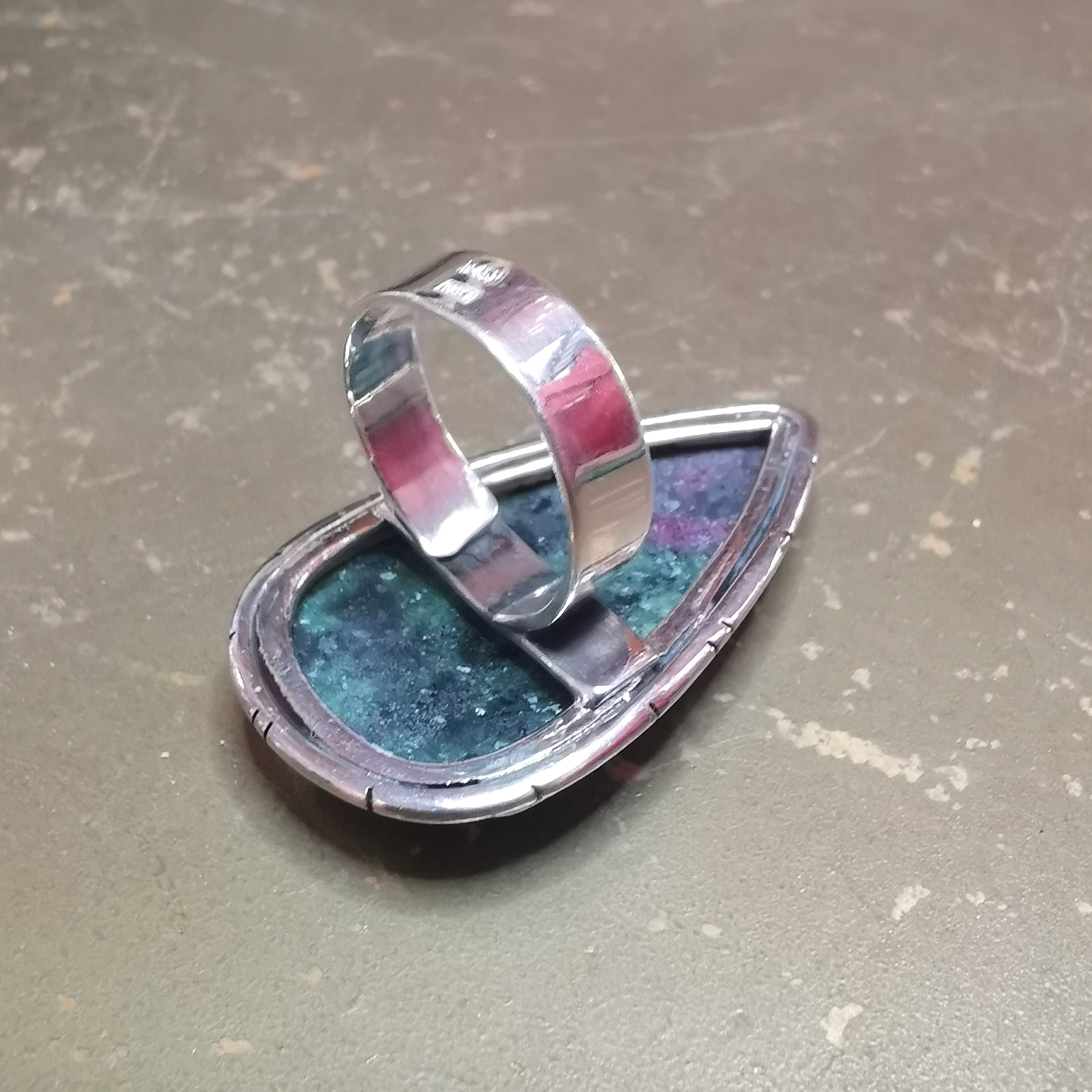 Rubin-Zoisit Edelstein Ring – geweiht für Lebensfreude, Herzfeuer & gelebte Leidenschaft