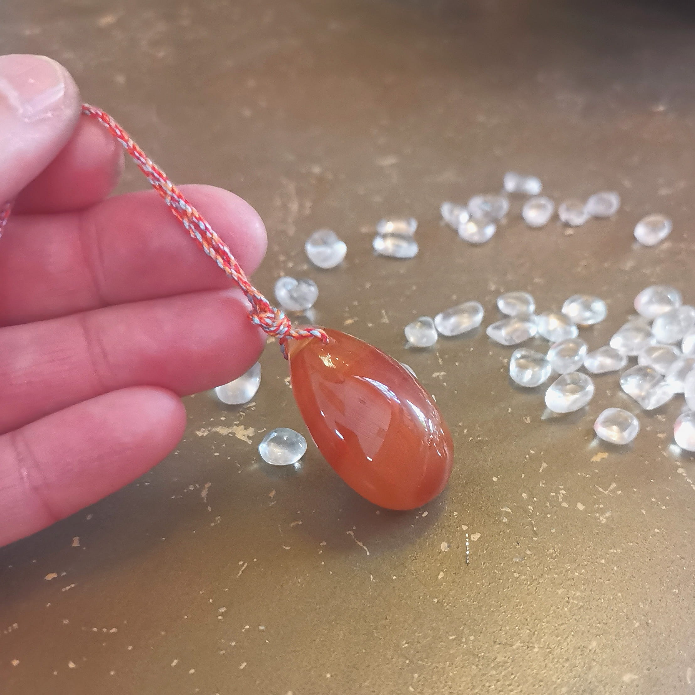 Karneol Edelstein Tropfen Kette – geweiht für Lebensfreude, Mut & kreative Kraft