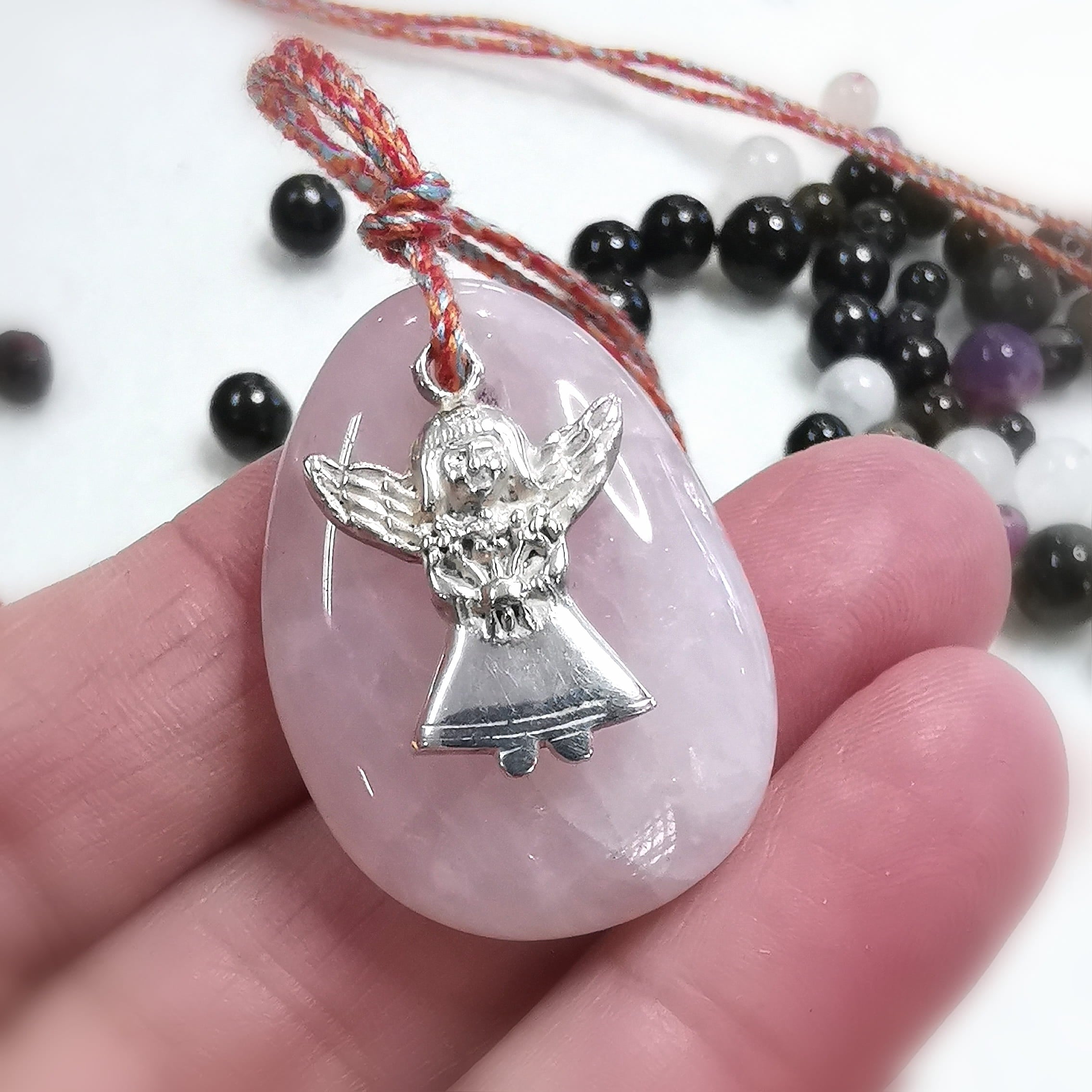 Rosenquarz Edelstein Schutzengel Kette – geweiht für Liebe, Trost & Herzensschutz