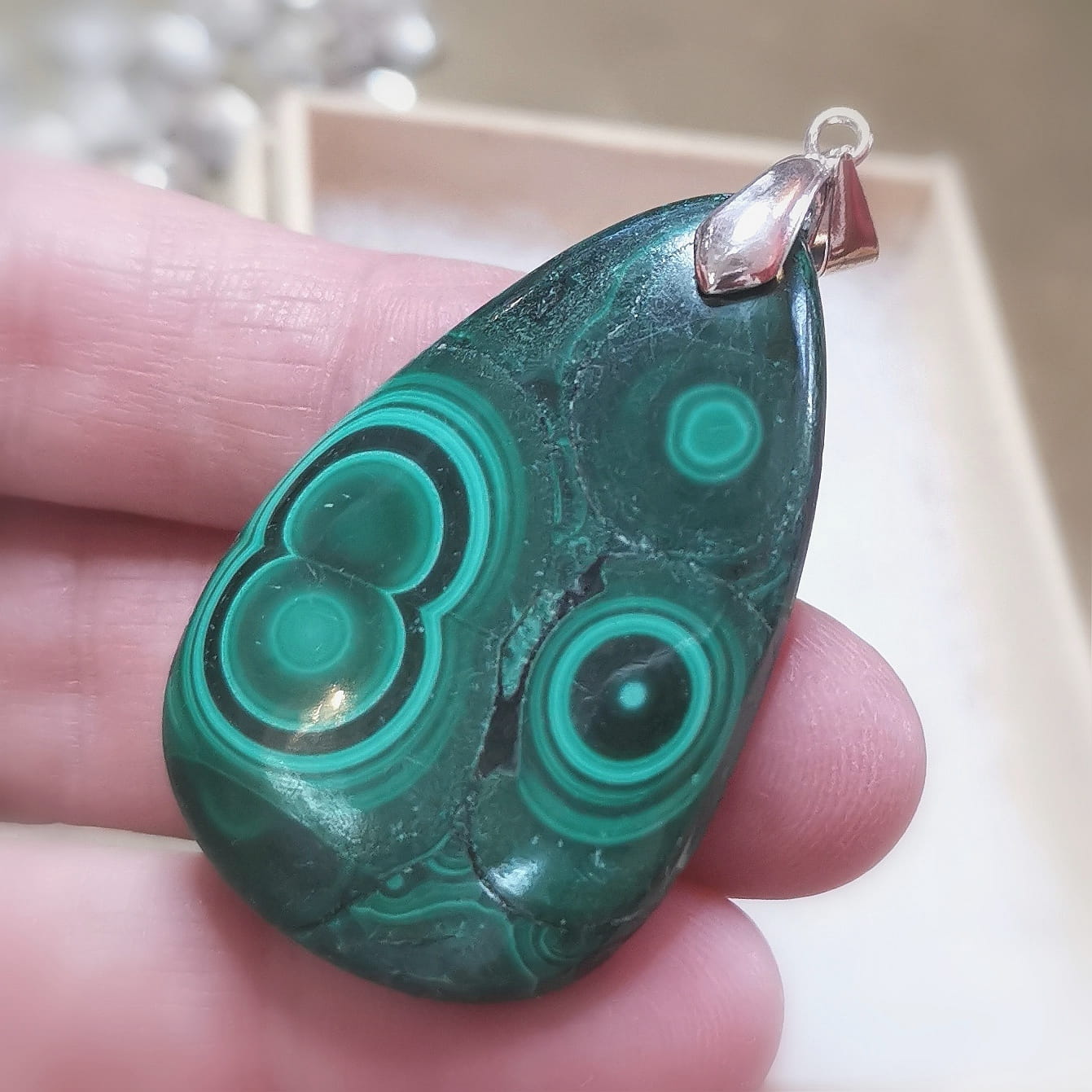 Malachit Edelstein Anhänger – geweiht für Ausgeglichenheit, Lebensfreude & Herzstärke