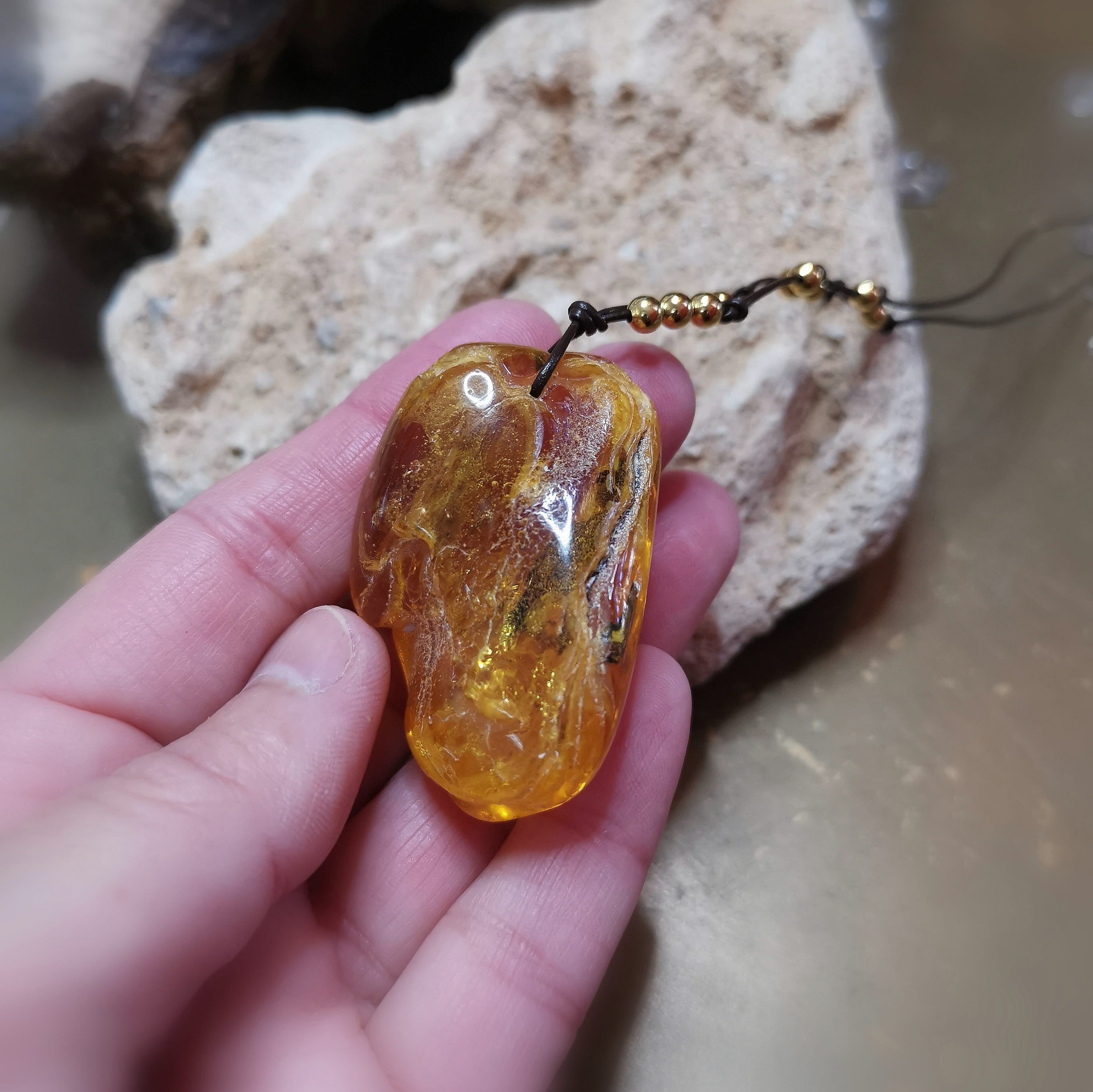 Bernstein Natur Nugget XL Leder Chakra Kette – für Innere Sonne & selbstbewusste Strahlkraft