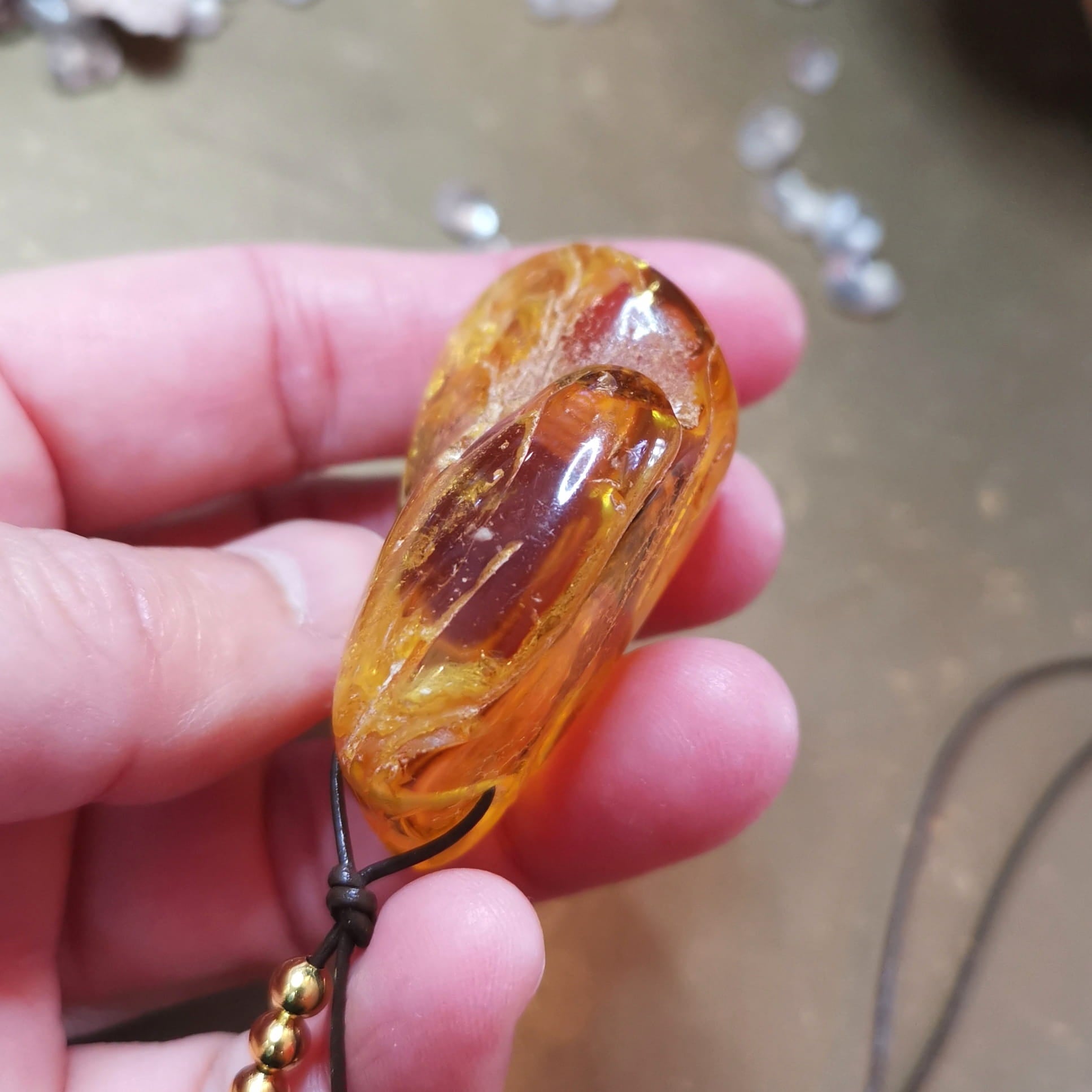 Bernstein Natur Nugget XL Leder Chakra Kette – für Innere Sonne & selbstbewusste Strahlkraft