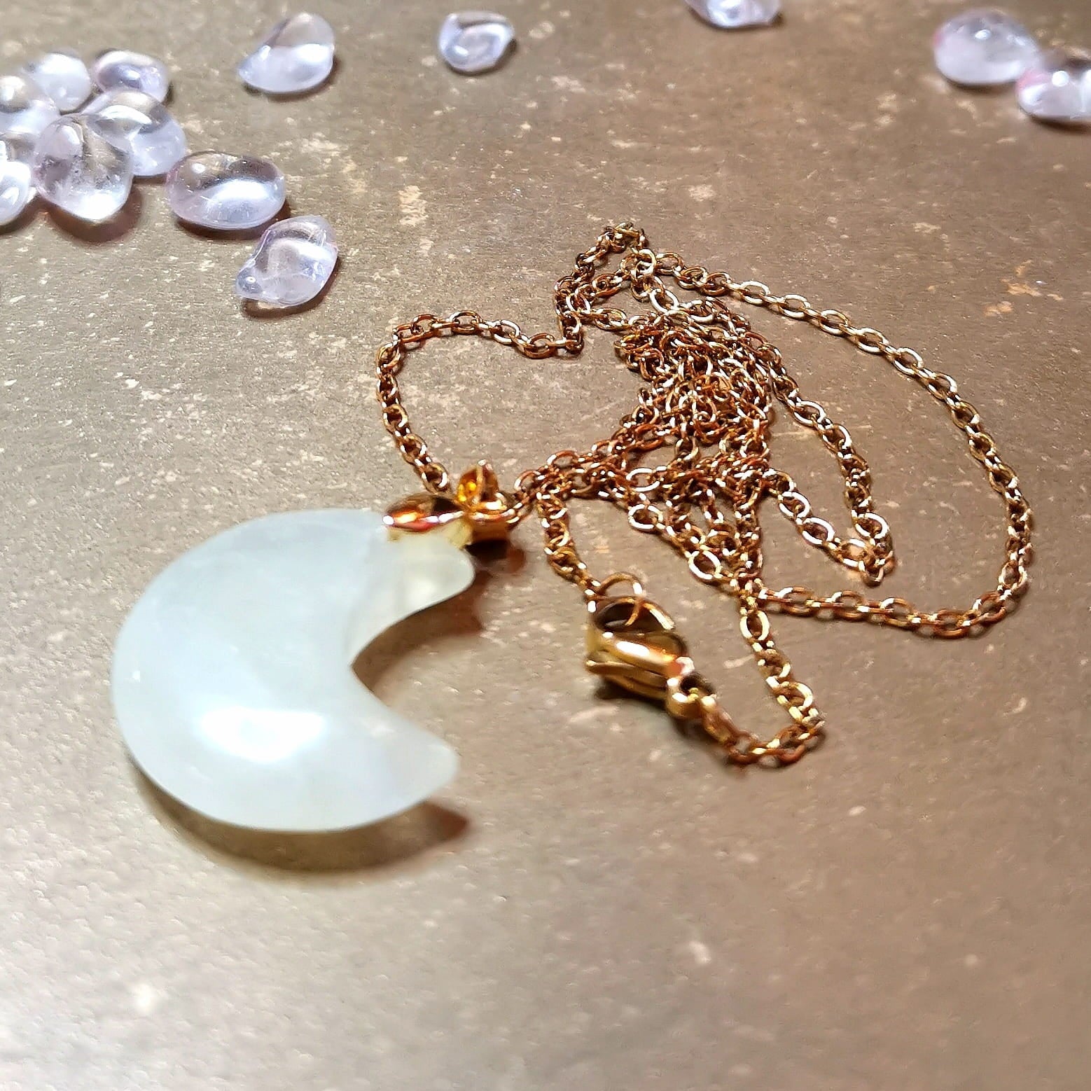 Jade Mond Edelstein Kette – Gold Edelstahl, für Harmonie und inneren Frieden