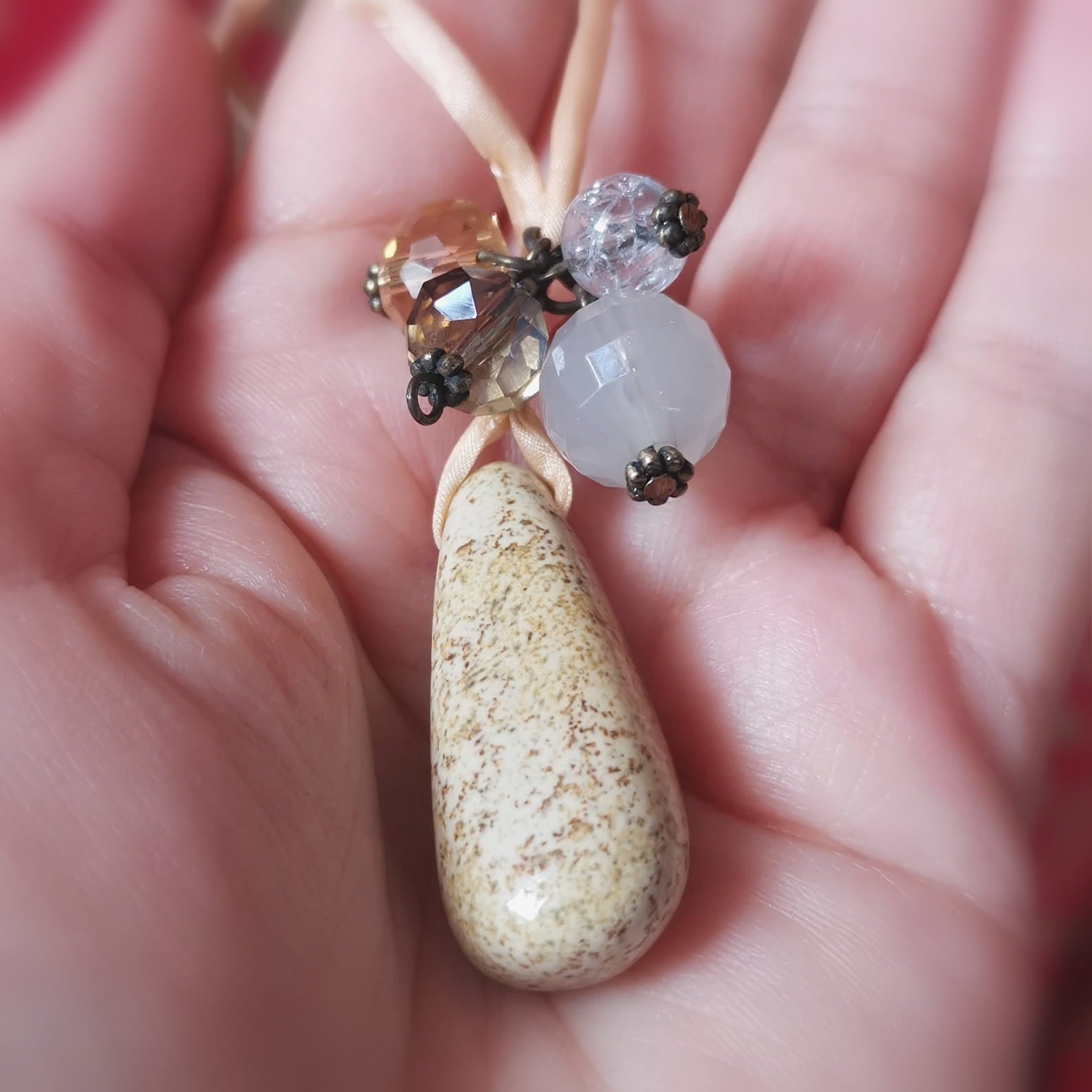 Bilder Jaspis Karma Edelstein Seiden Karma Kette – geweiht für Erdung & Weitblick